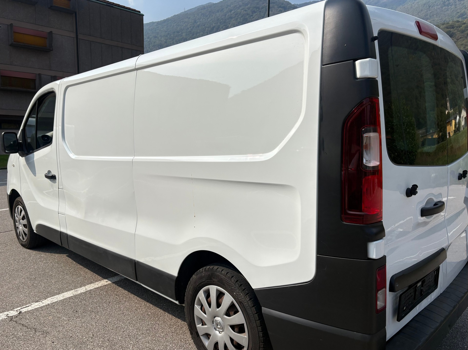 RENAULT Trafic 1.6 ENERGY TwinT. dCi120 2.9t Business L2H1-image-3