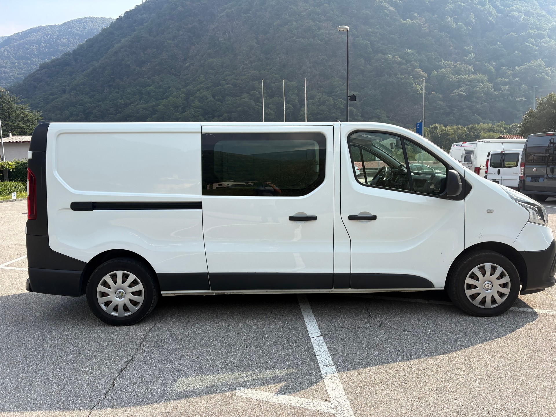RENAULT Trafic 1.6 ENERGY TwinT. dCi120 2.9t Business L2H1-image-1