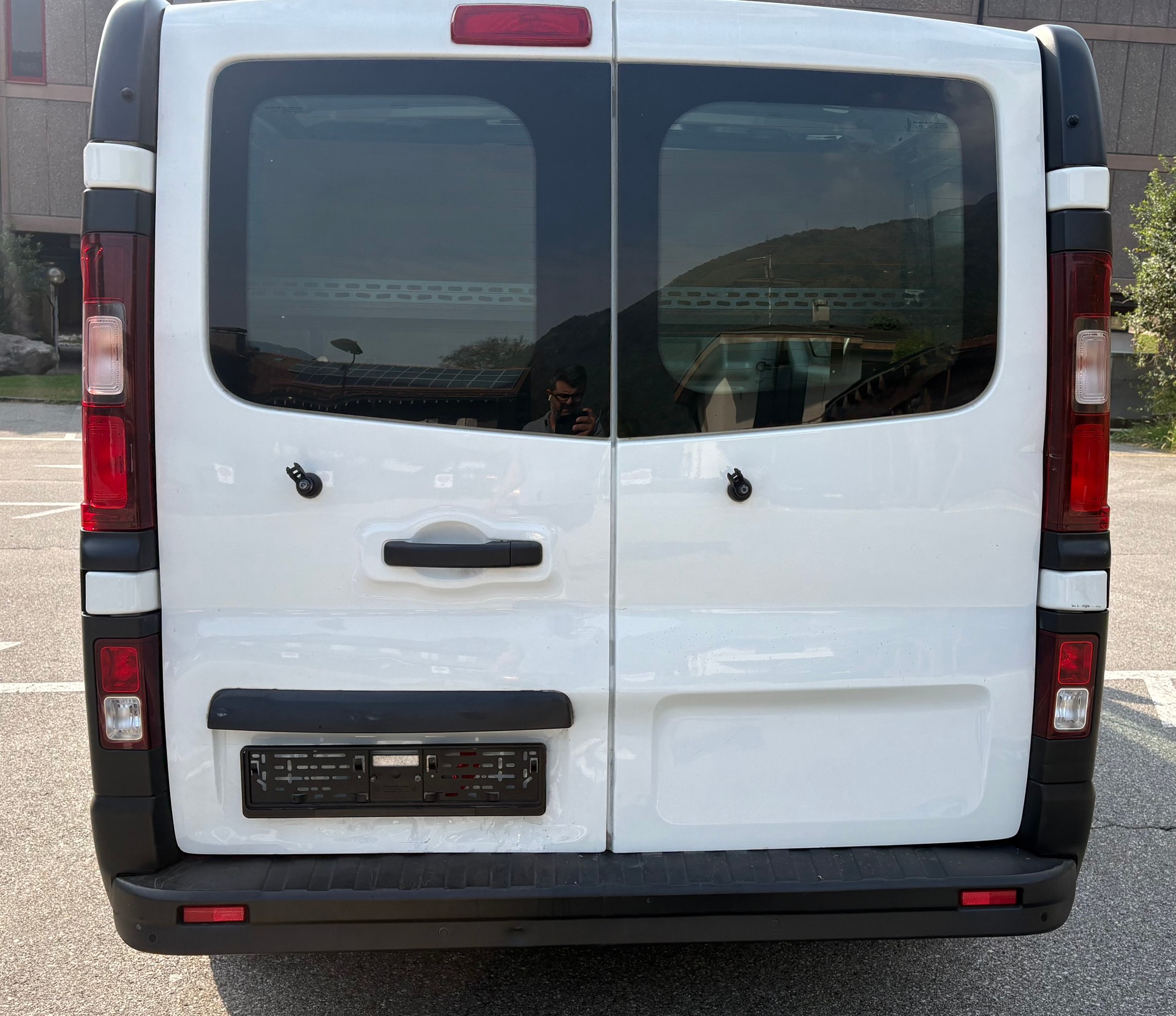 RENAULT Trafic 1.6 ENERGY TwinT. dCi120 2.9t Business L2H1-image-4