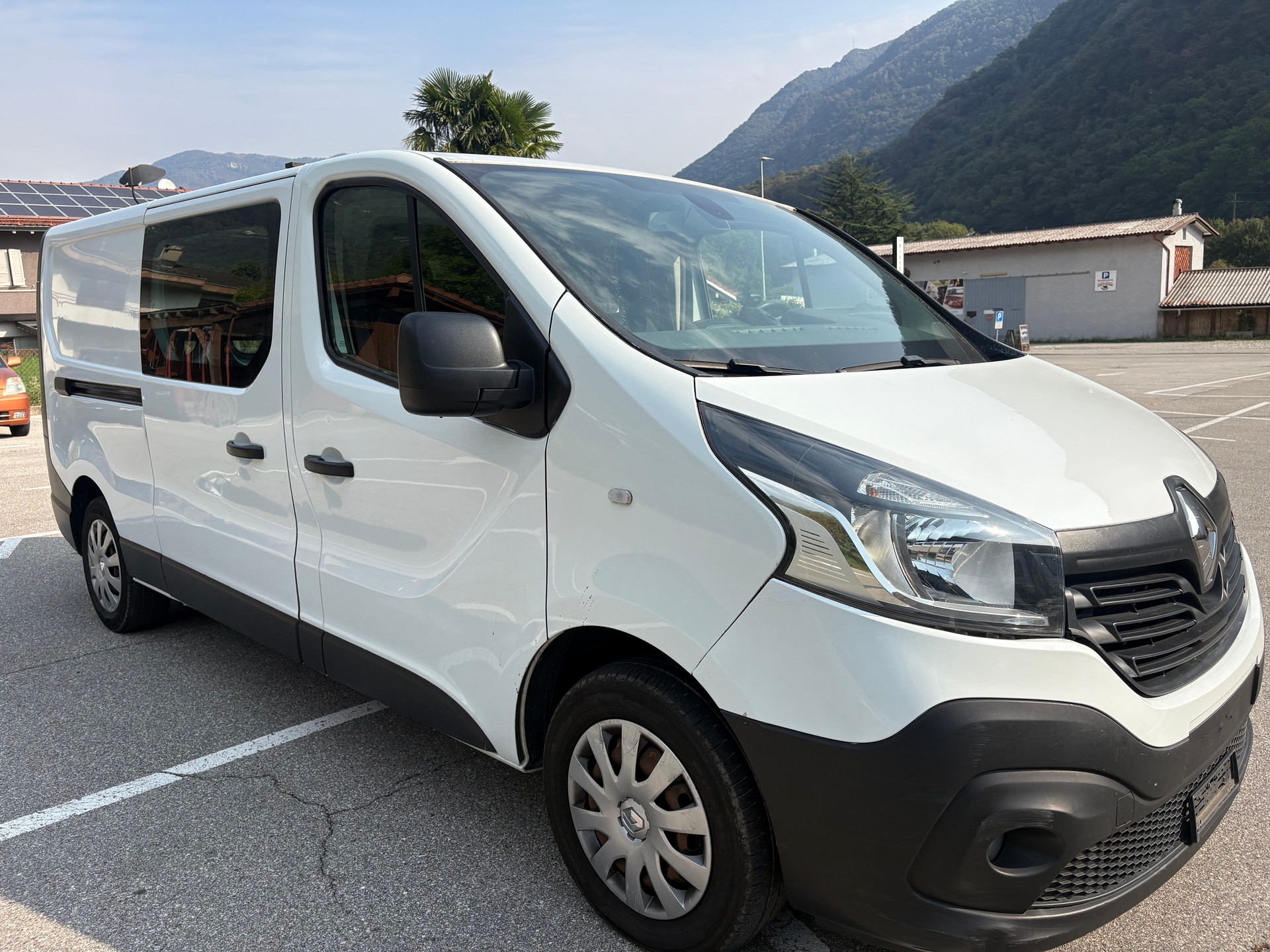 RENAULT Trafic 1.6 ENERGY TwinT. dCi120 2.9t Business L2H1-image-0