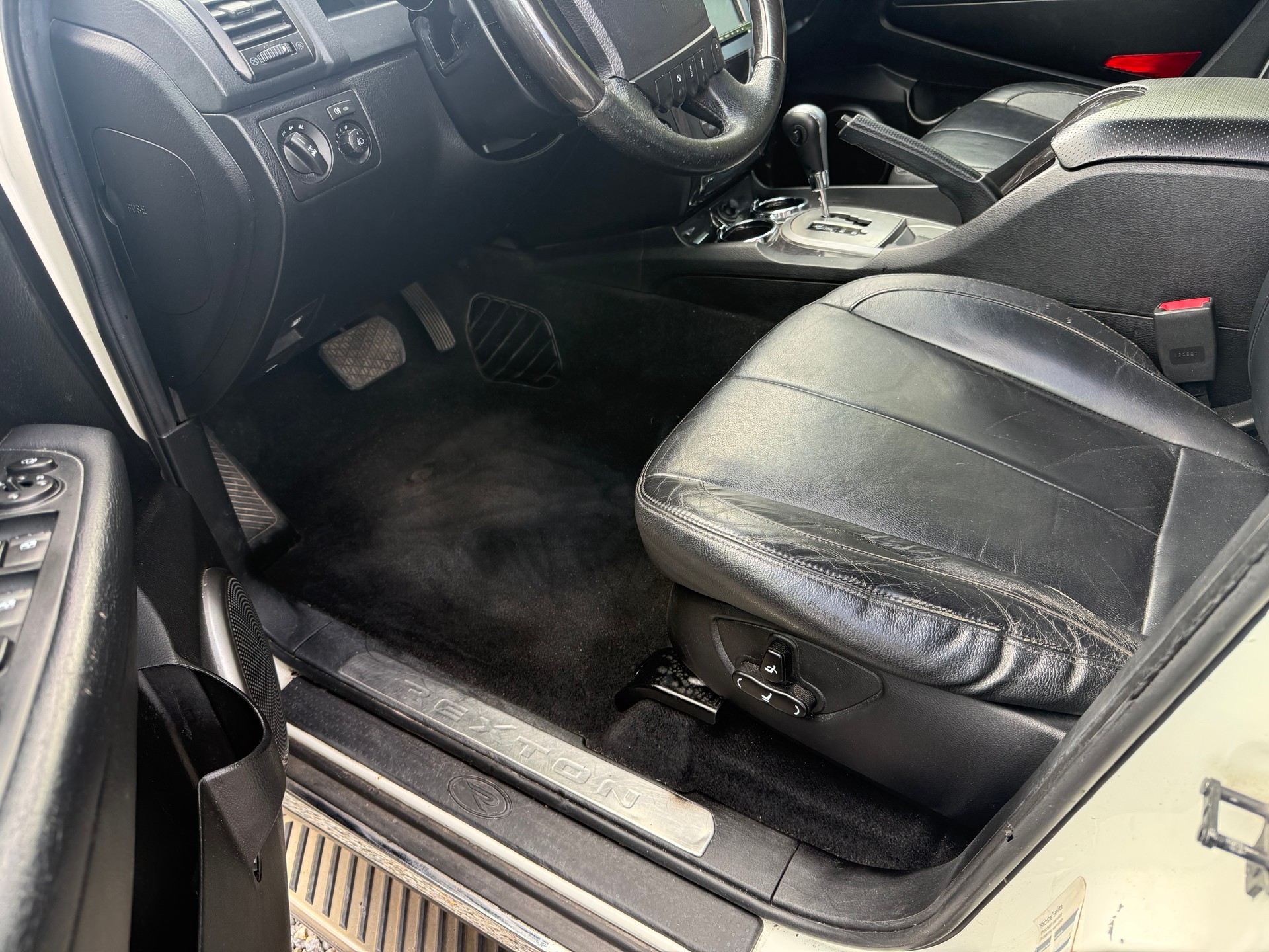 KGM-SsangYong Rexton RX200 e-XDi Quartz 4WD Automatic-image-5
