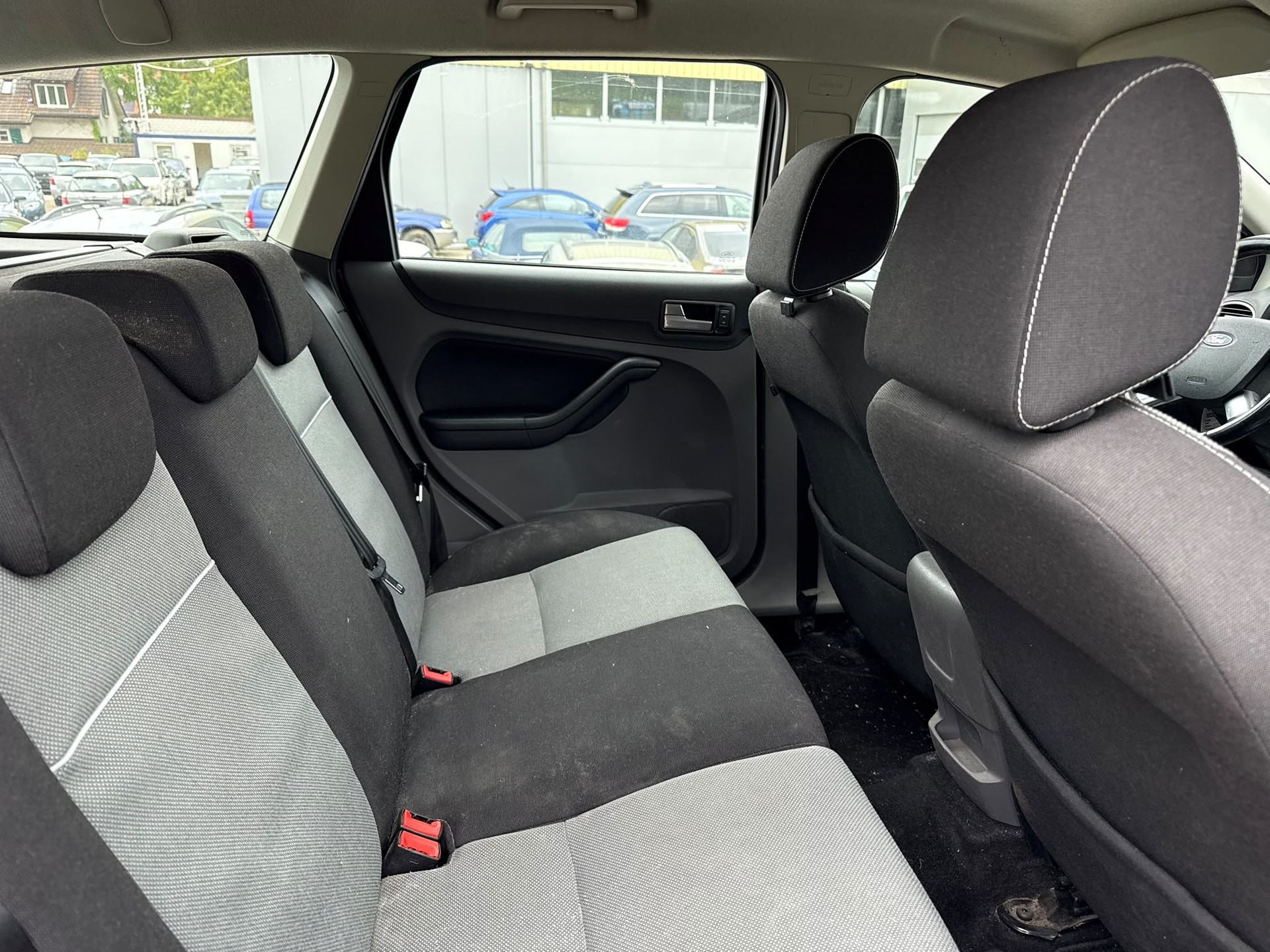 FORD Focus 1.6 TDCi Ambiente-image-9