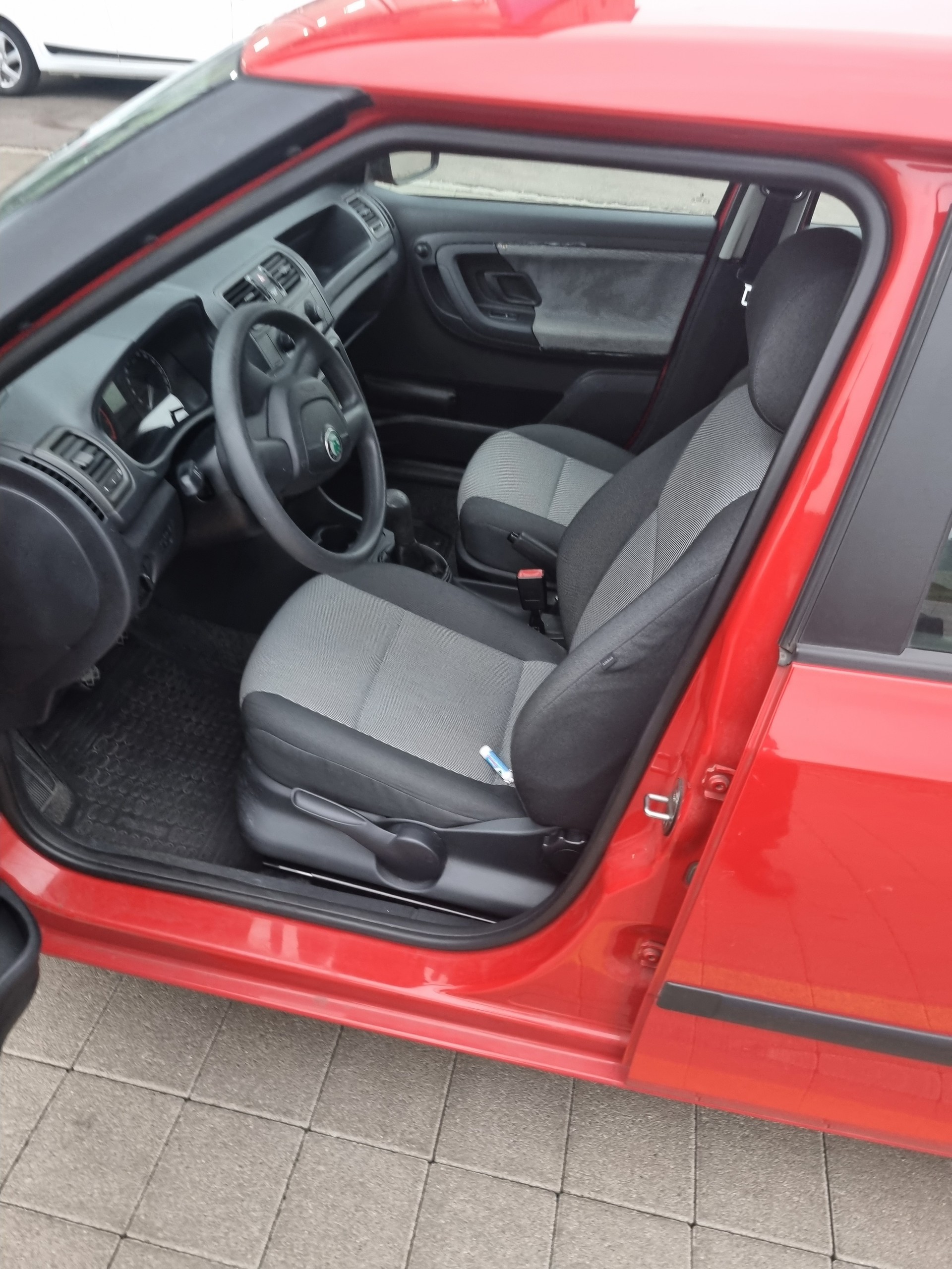 SKODA FABIA-image-4