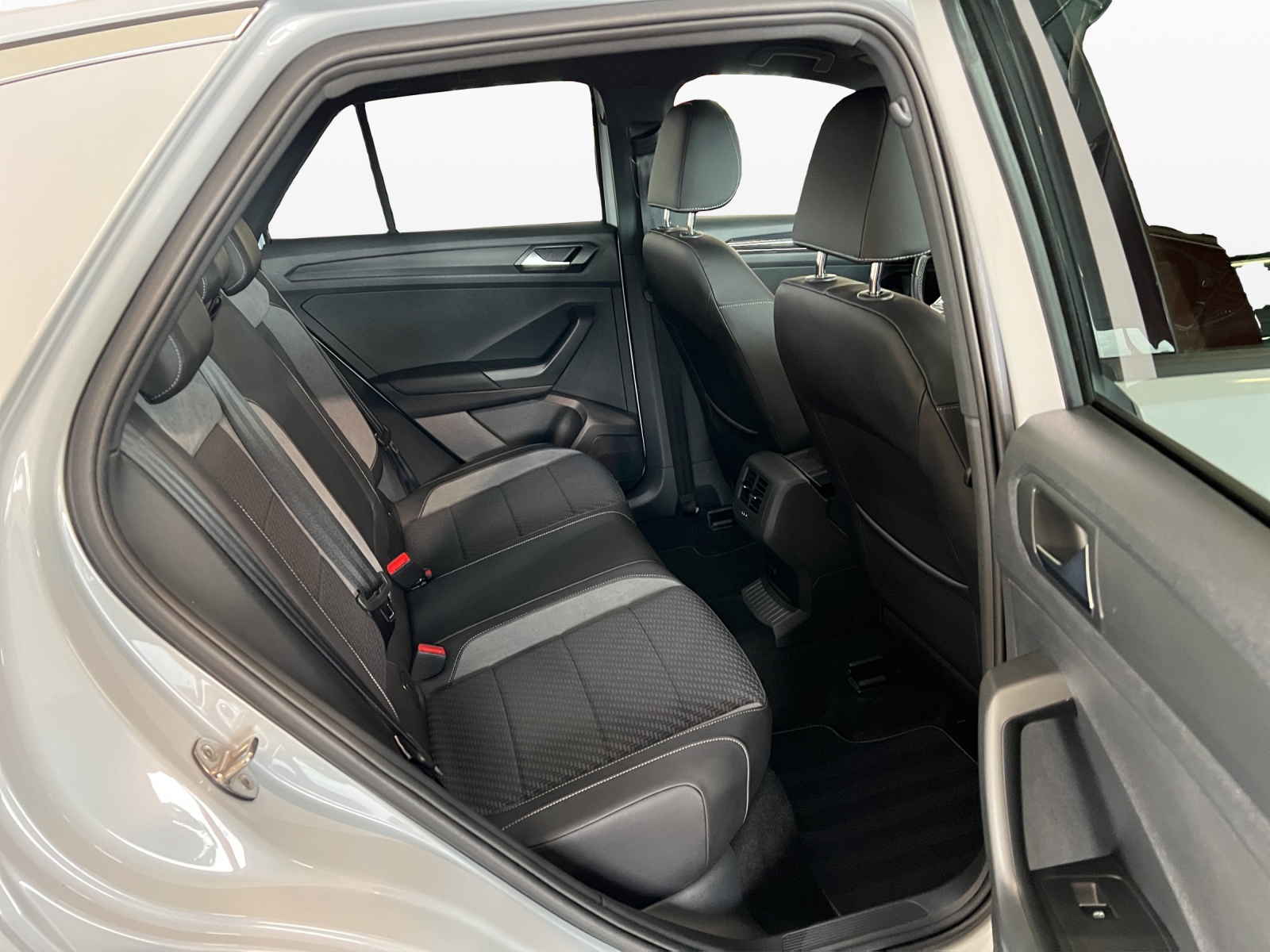 VW T-Roc 2.0 TSI Sport DSG 4Motion-image-9