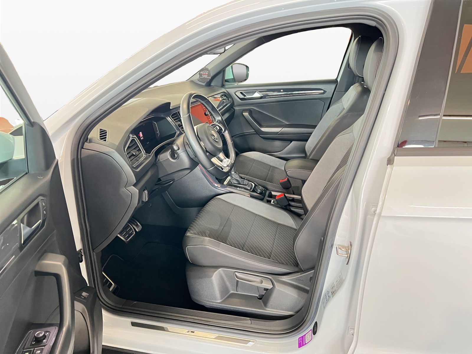 VW T-Roc 2.0 TSI Sport DSG 4Motion-image-10
