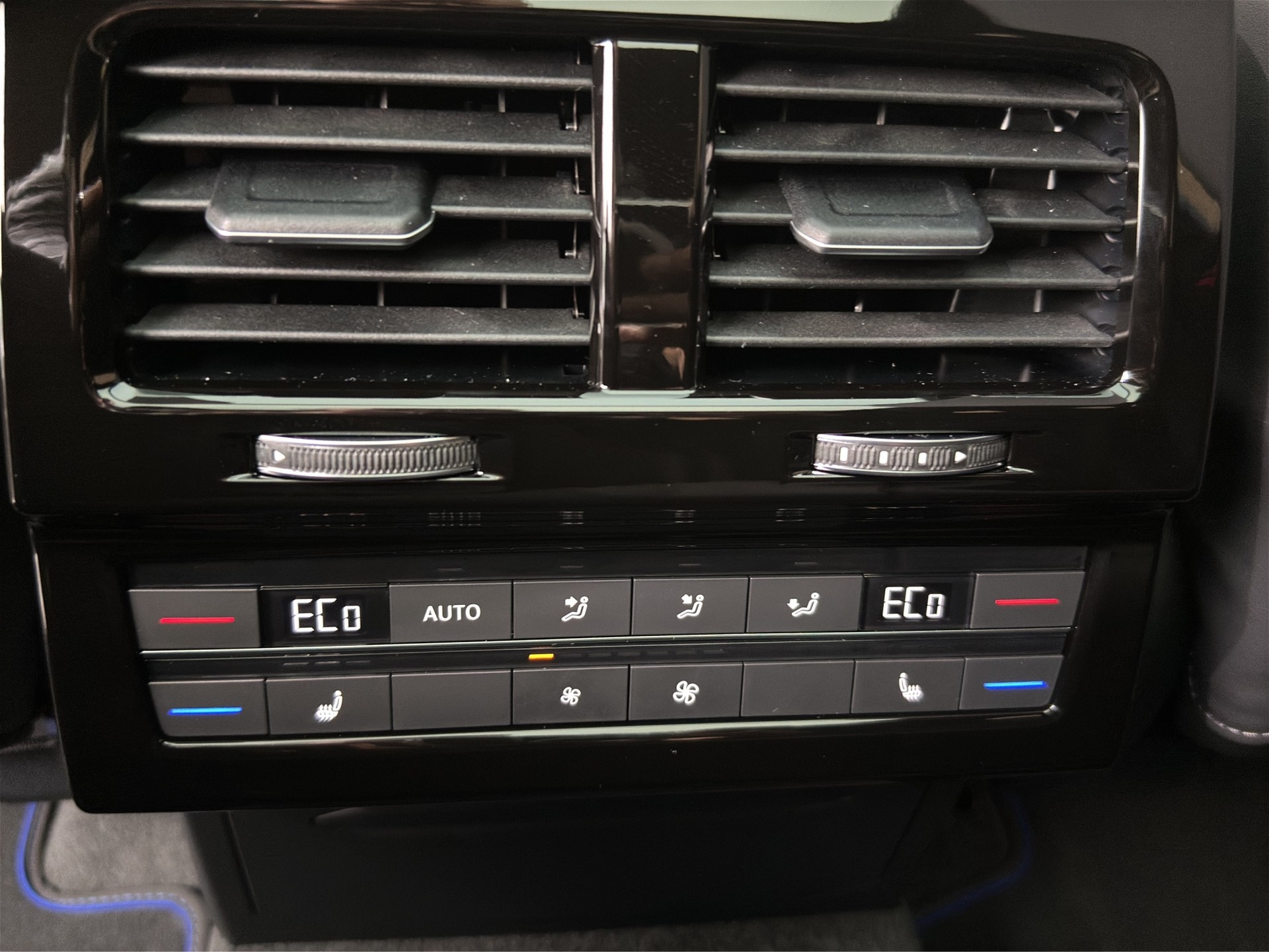 VW Touareg 3.0TSIe Hybrid R 4x4-image-21