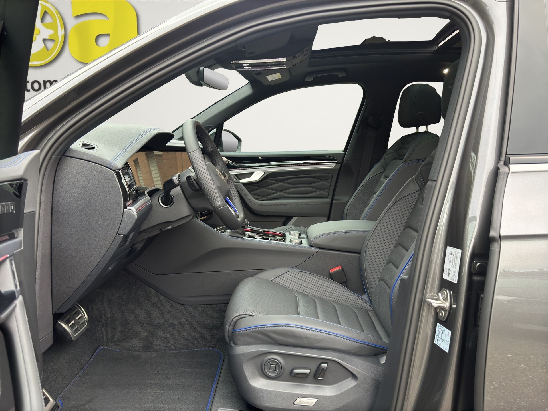 VW Touareg 3.0TSIe Hybrid R 4x4-image-11