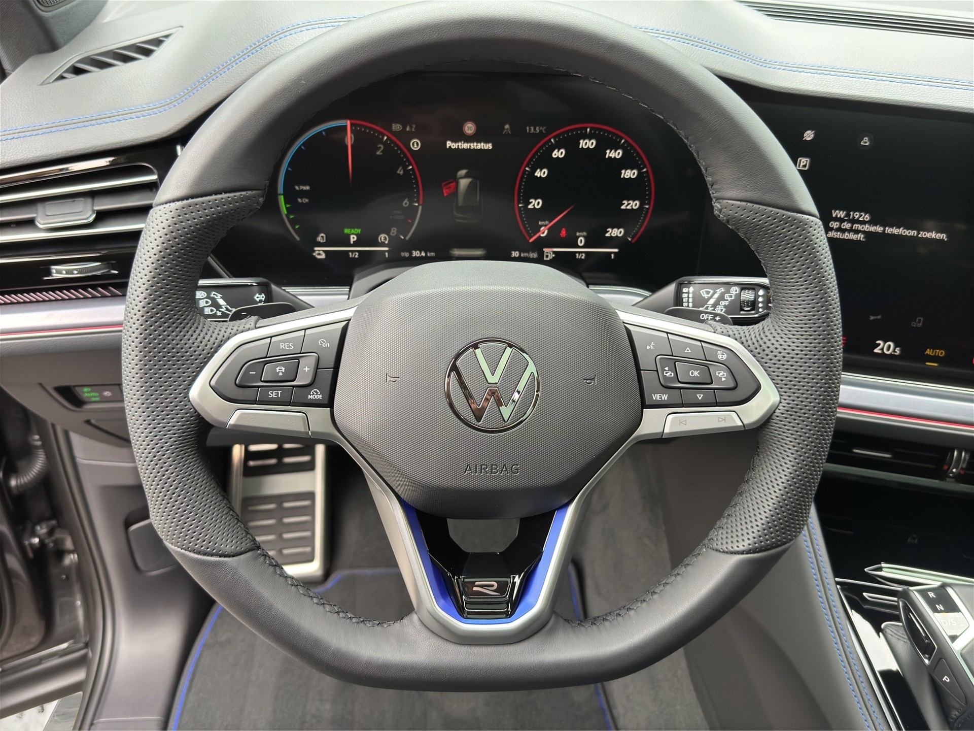VW Touareg 3.0TSIe Hybrid R 4x4-image-16