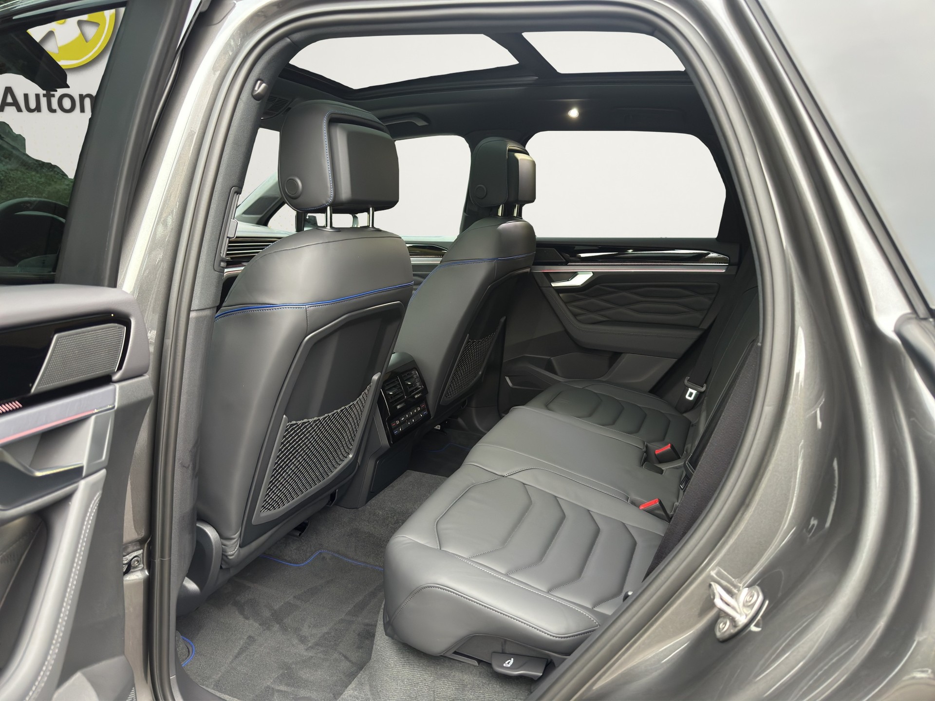 VW Touareg 3.0TSIe Hybrid R 4x4-image-13