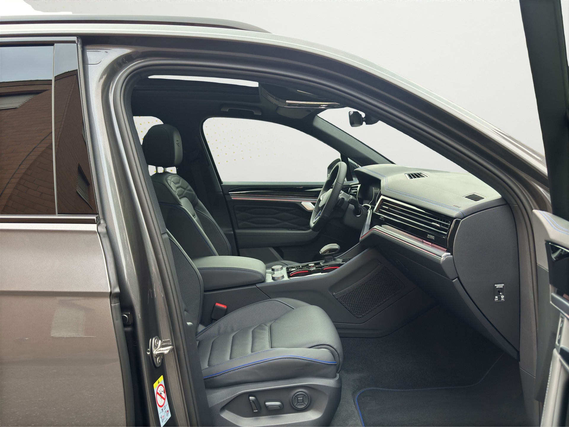 VW Touareg 3.0TSIe Hybrid R 4x4-image-12