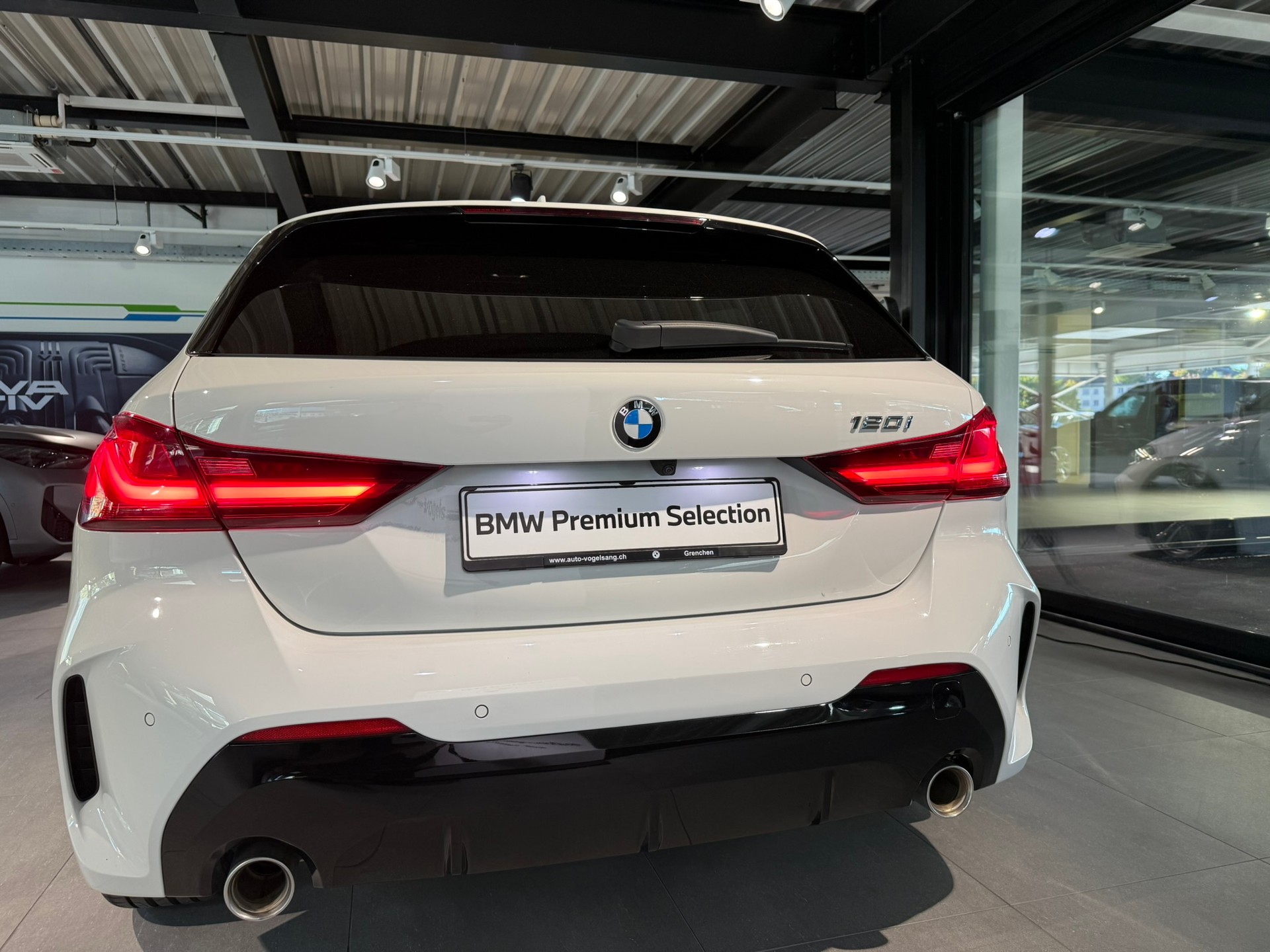 BMW 120i M Sport Steptronic-image-4