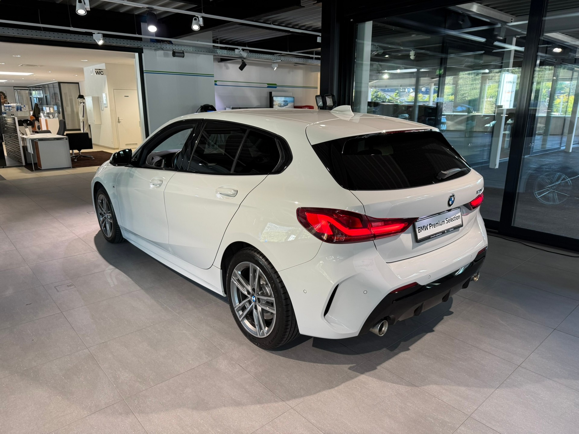 BMW 120i M Sport Steptronic-image-3