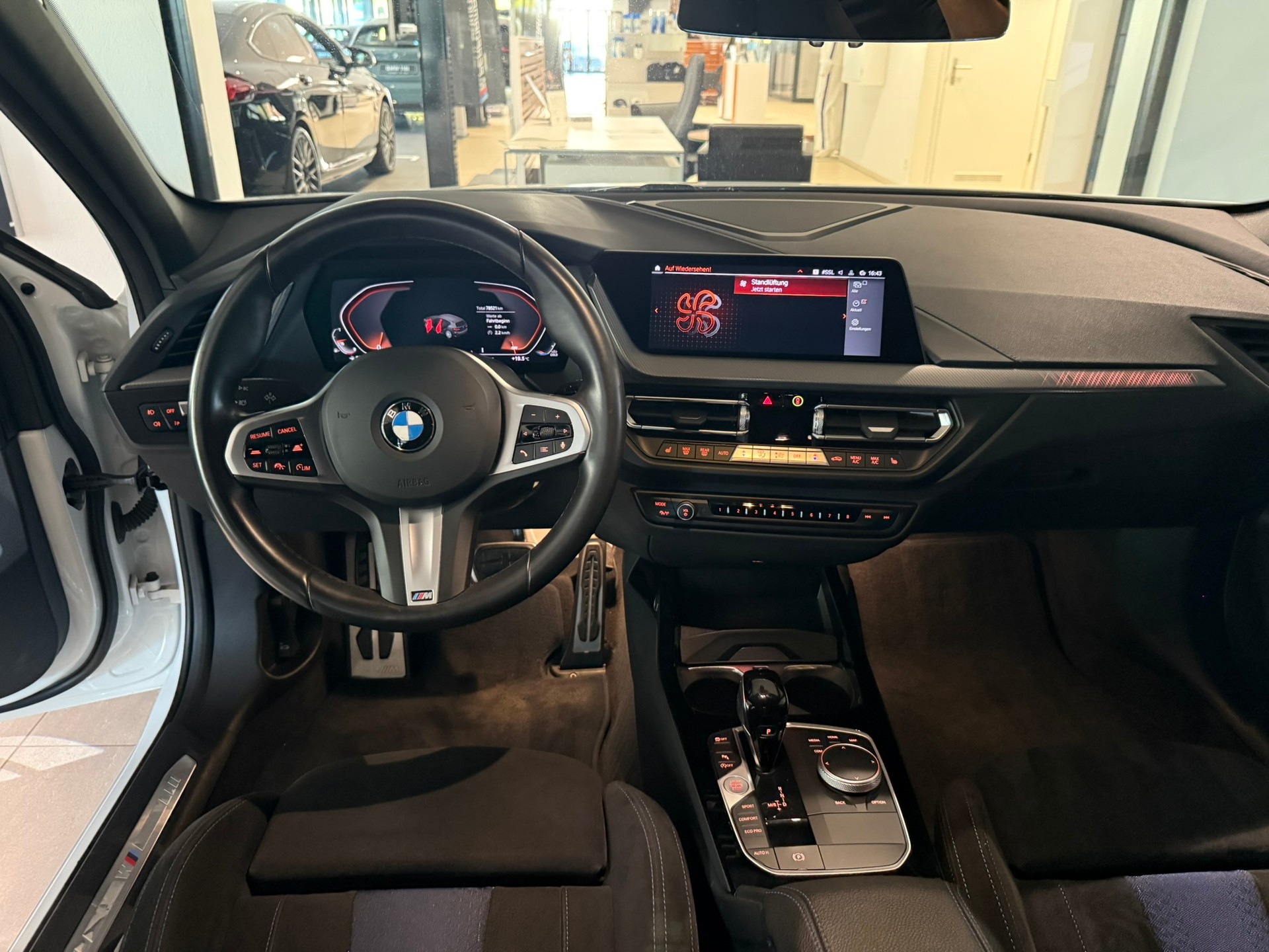 BMW 120i M Sport Steptronic-image-12