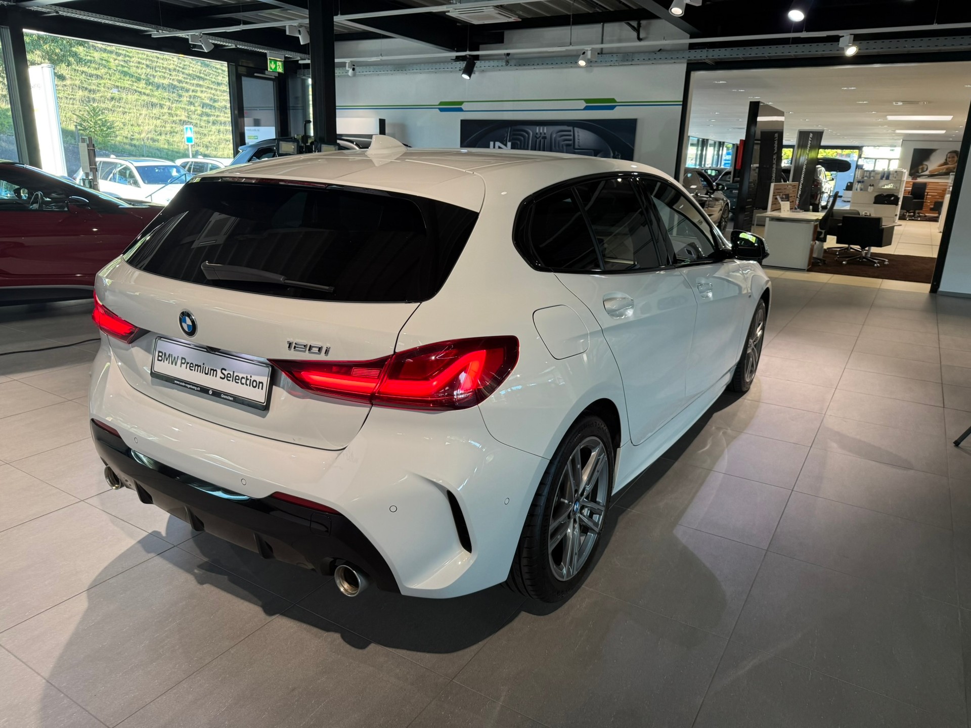 BMW 120i M Sport Steptronic-image-5