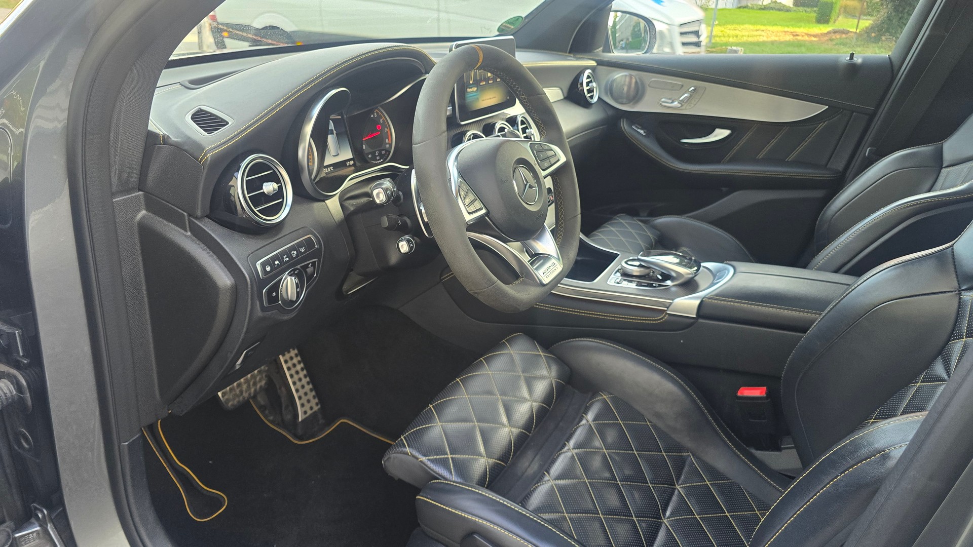 MERCEDES-BENZ GLC 63 S AMG Edition 1 4Matic+ 9G-Tronic-image-13