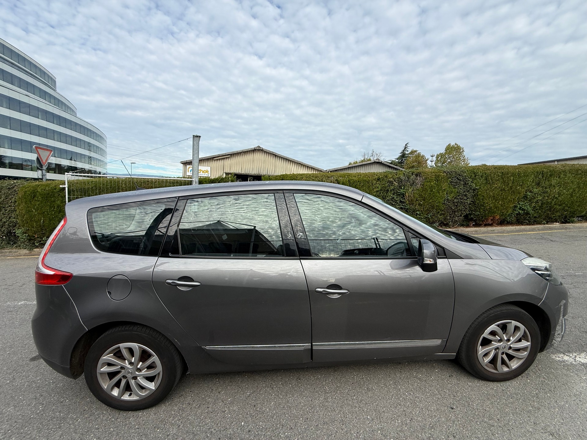 RENAULT Grand Scénic 1.5 dCi Dynamique-image-7