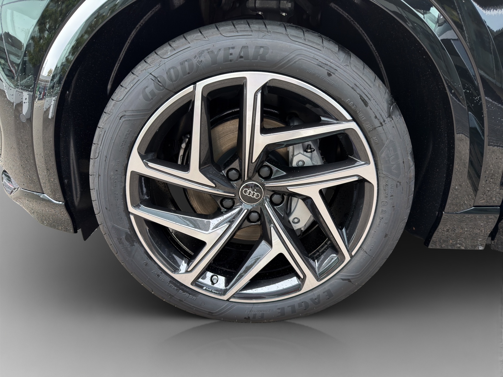 AUDI Q6 e-tron quattro-image-15