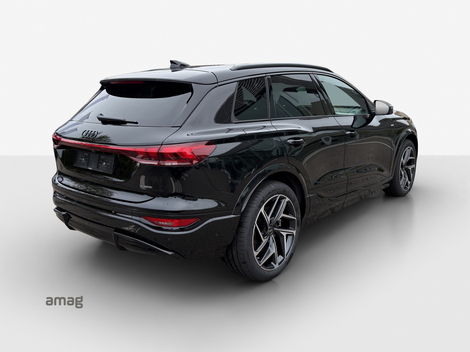 AUDI Q6 e-tron quattro-image-4