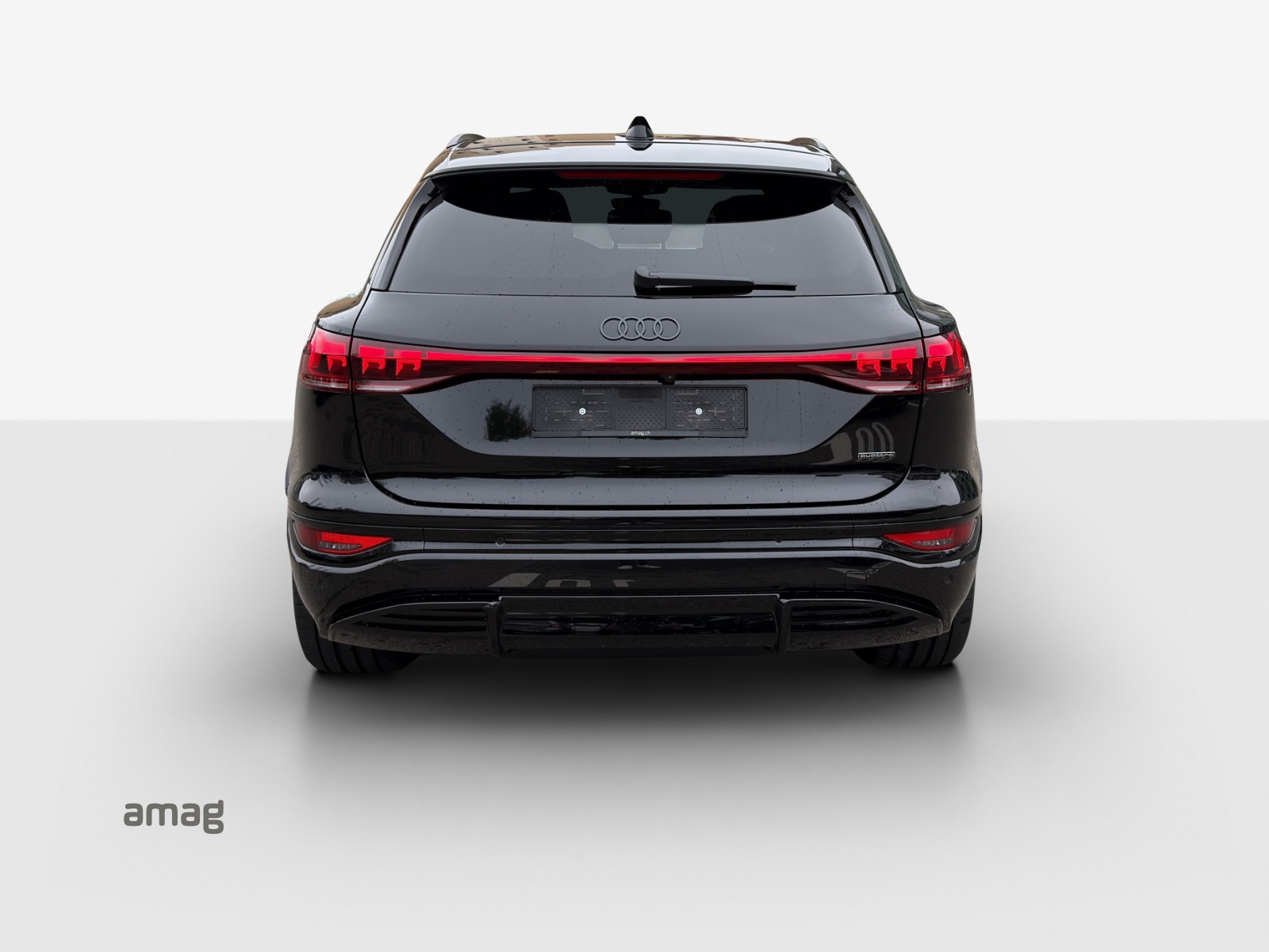 AUDI Q6 e-tron quattro-showroom-element-3