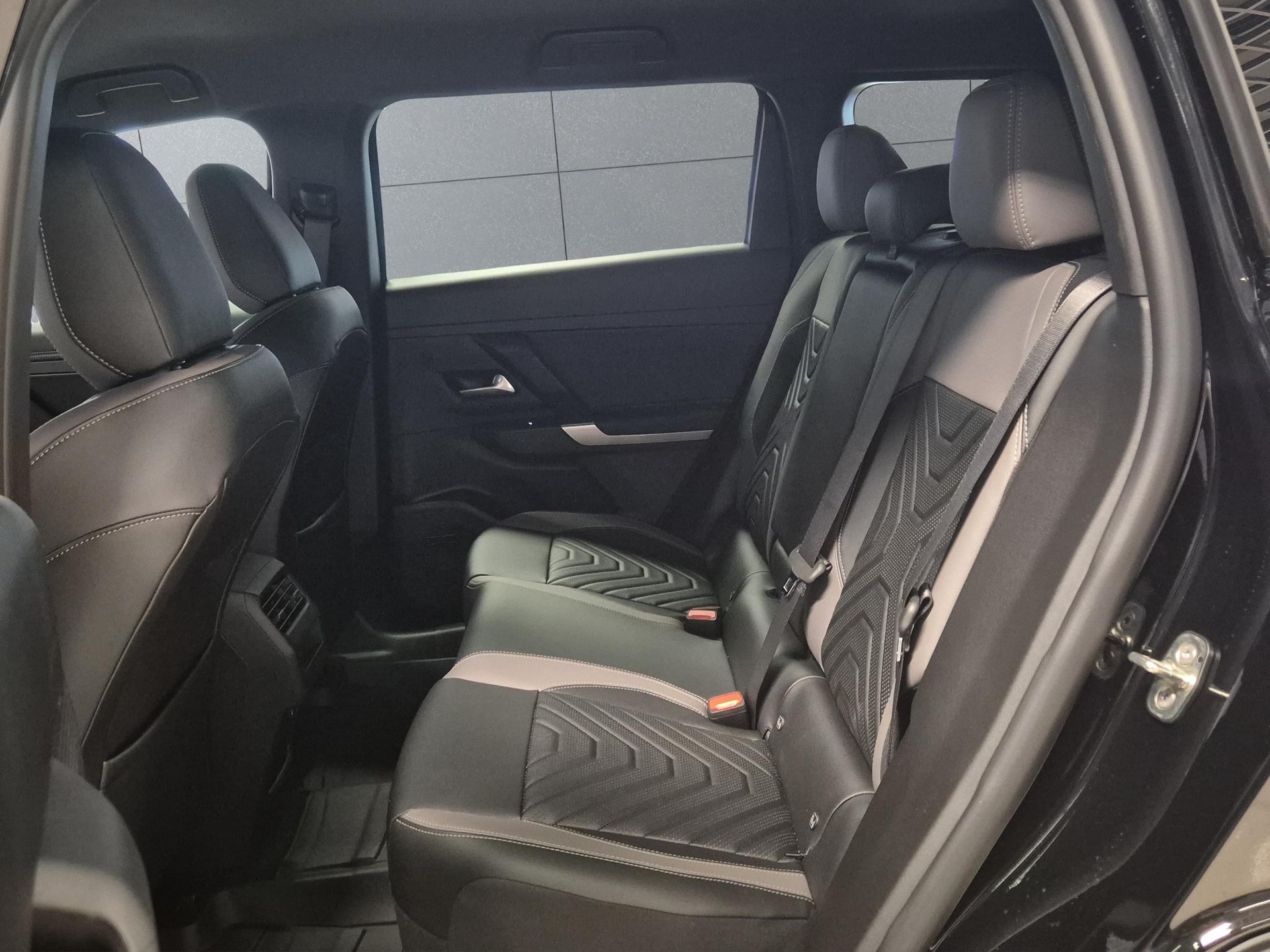 JEEP Compass 1.2 MHEV First Edition-image-11