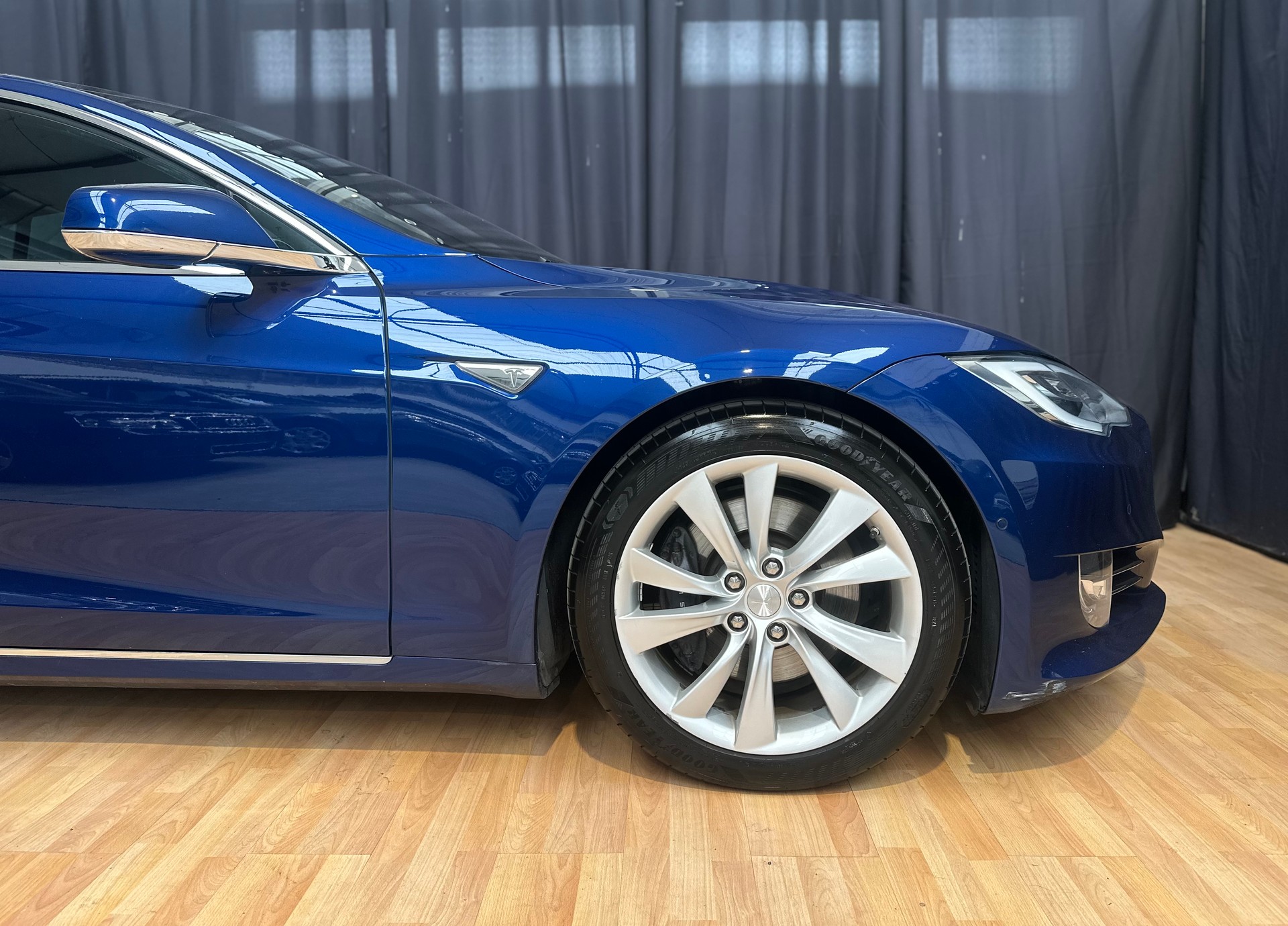 TESLA Model S 90 D-image-1