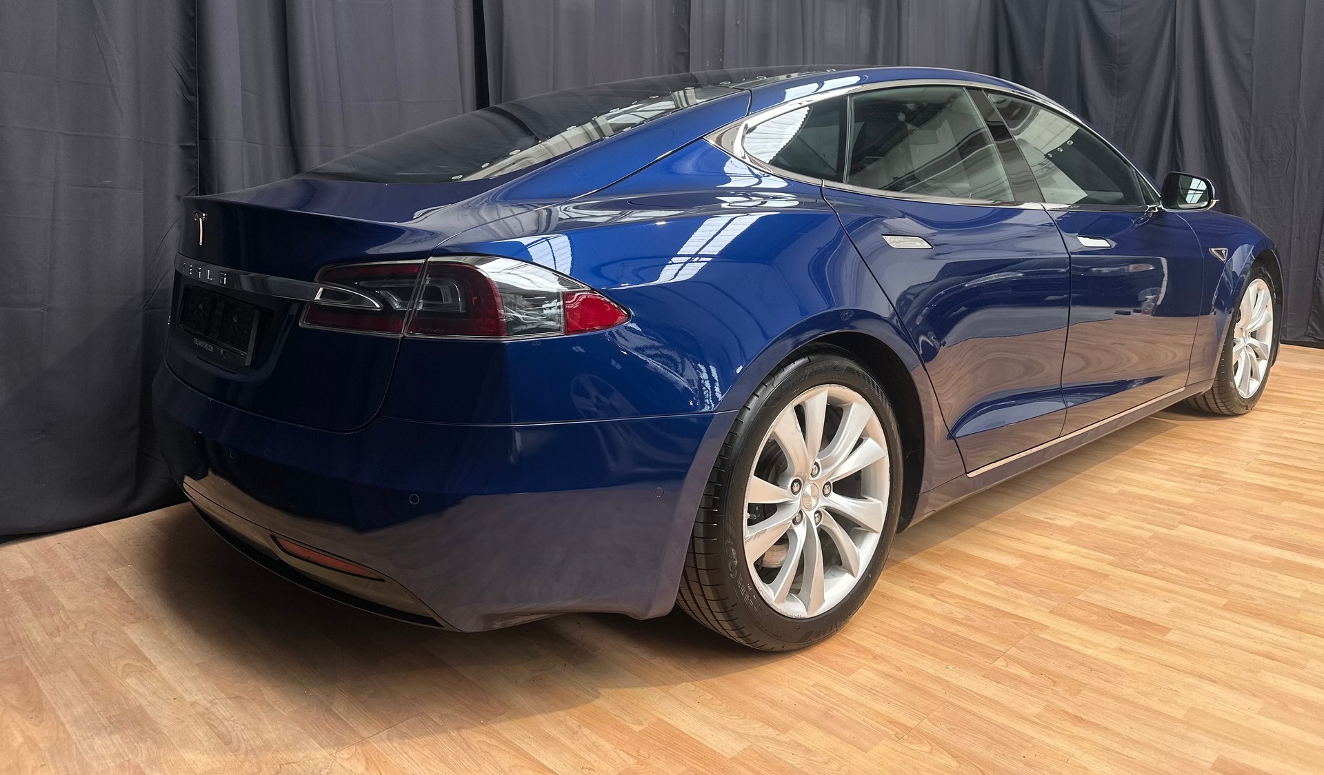 TESLA Model S 90 D-image-5