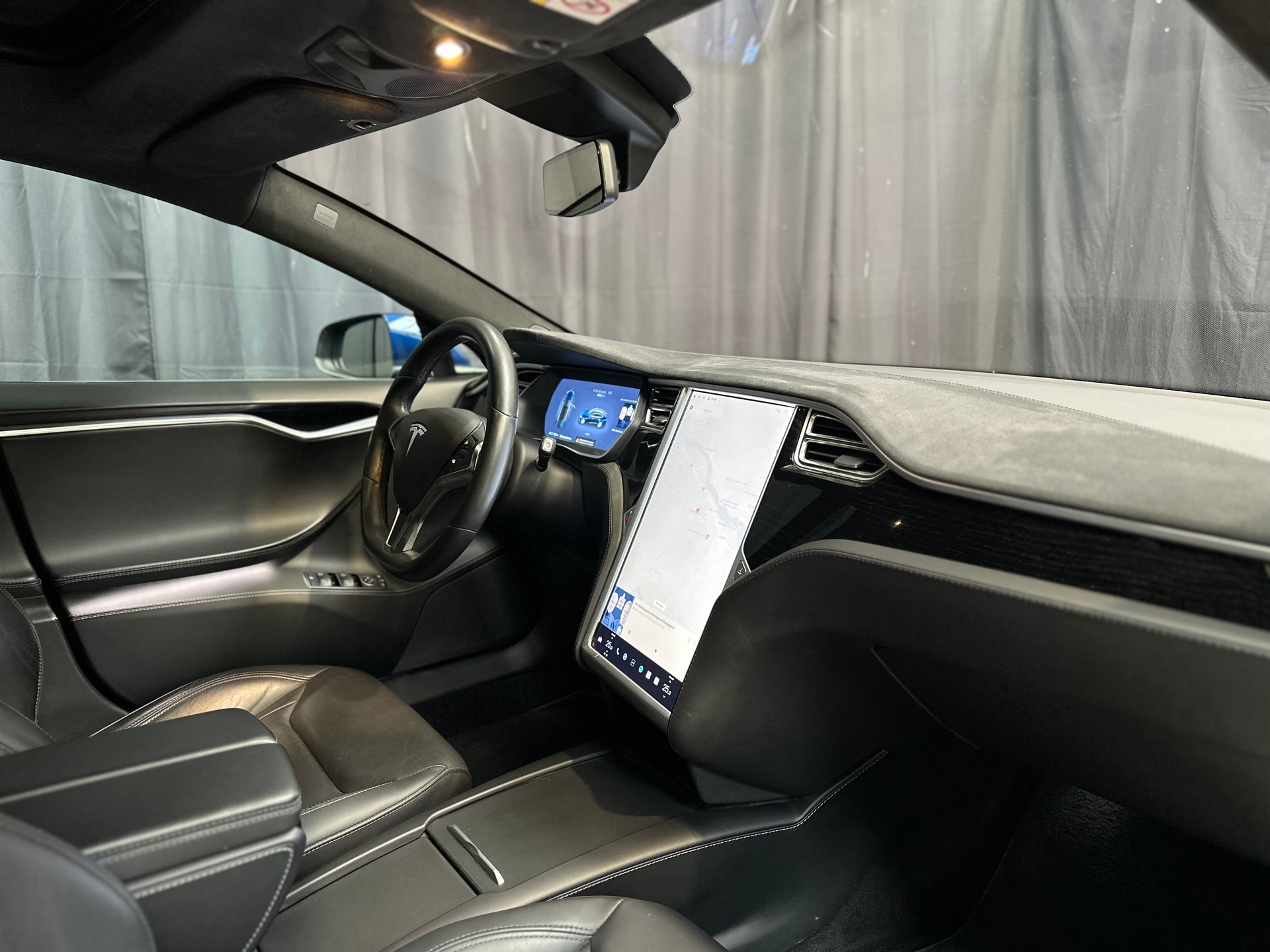 TESLA Model S 90 D-image-7