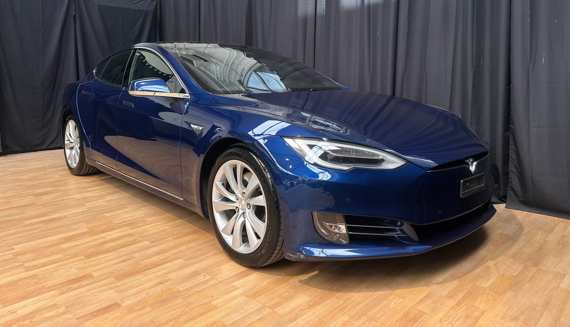 TESLA Model S 90 D-image-9