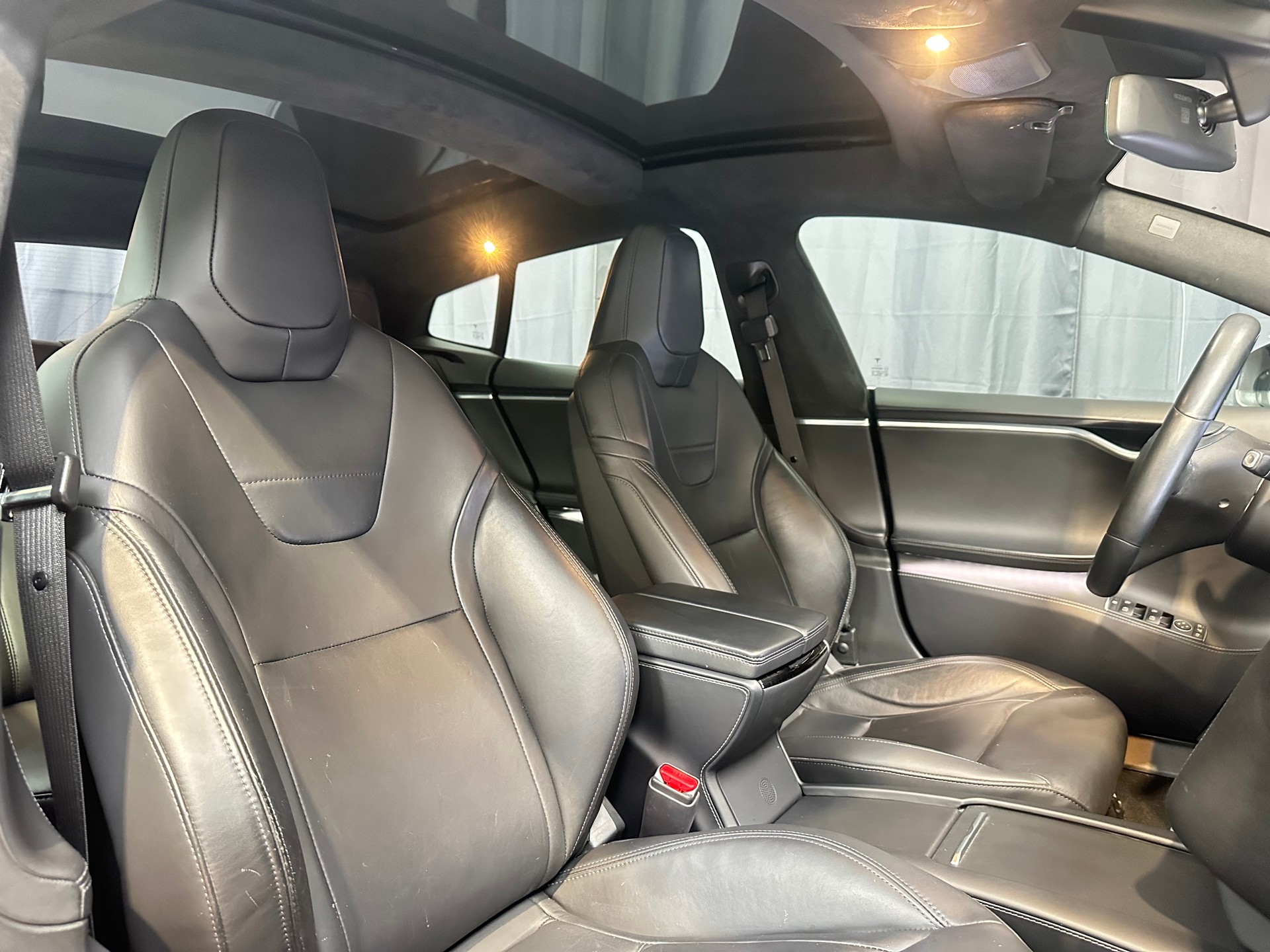 TESLA Model S 90 D-image-6