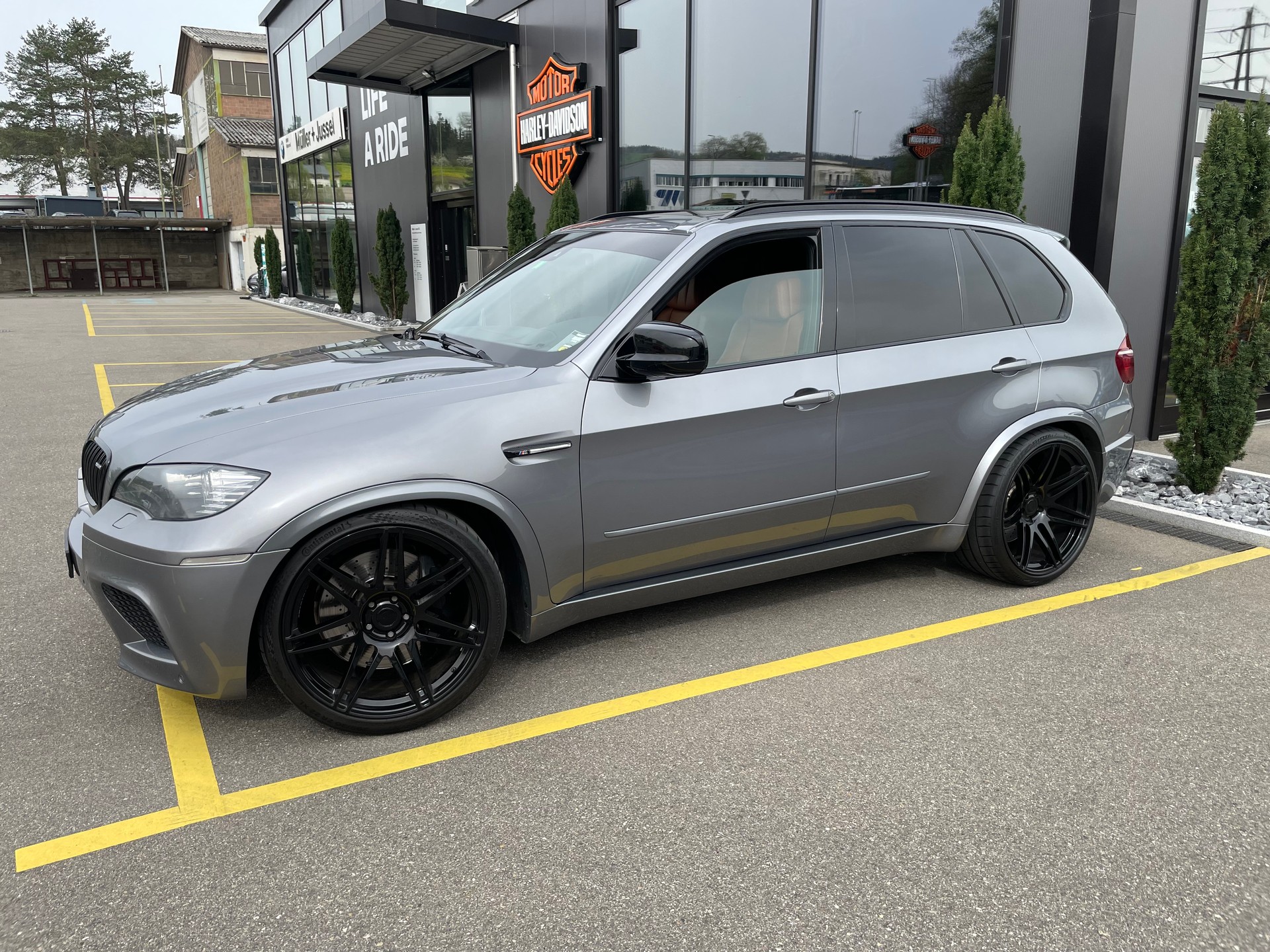 BMW X5M-image-1