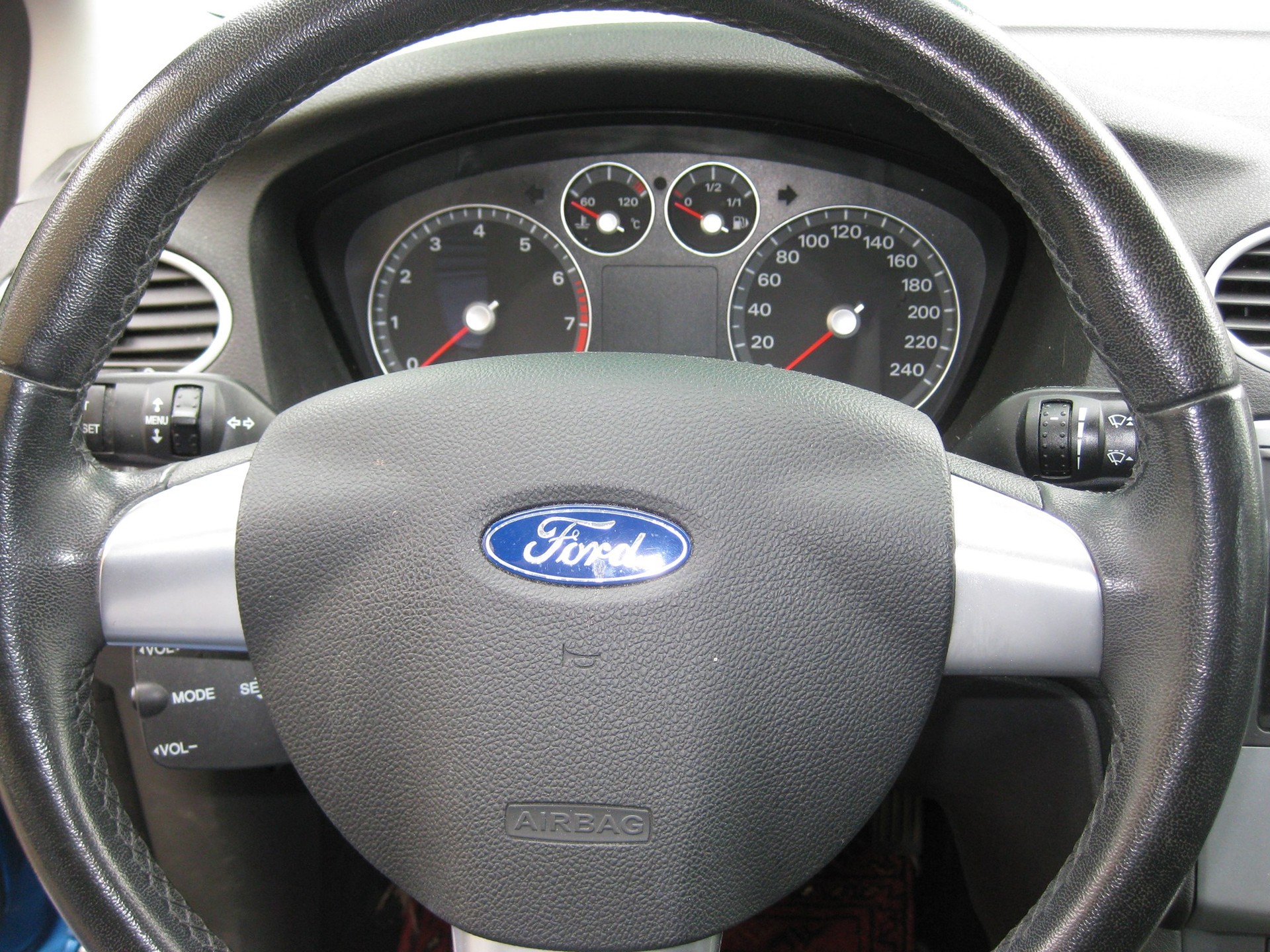 FORD Focus 2.0i Trend-image-9