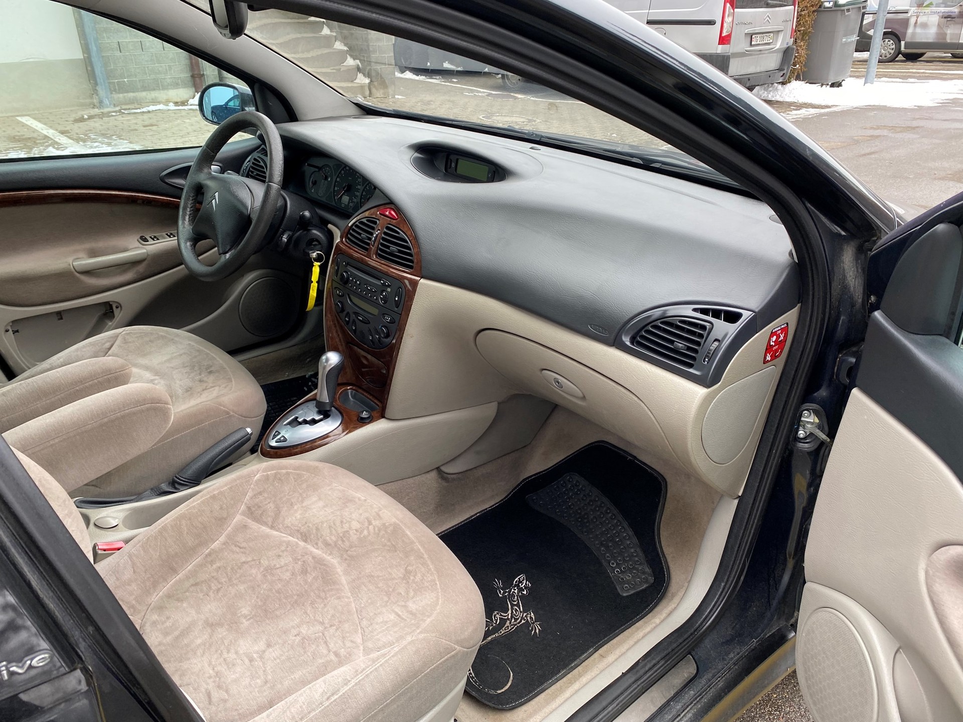 CITROEN C5 Break 2.0i 16V Ambiance Automatic-image-12