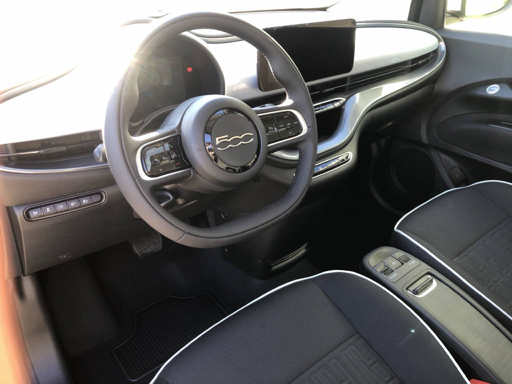 FIAT 500 BEV Swiss Edition MY24-image-4