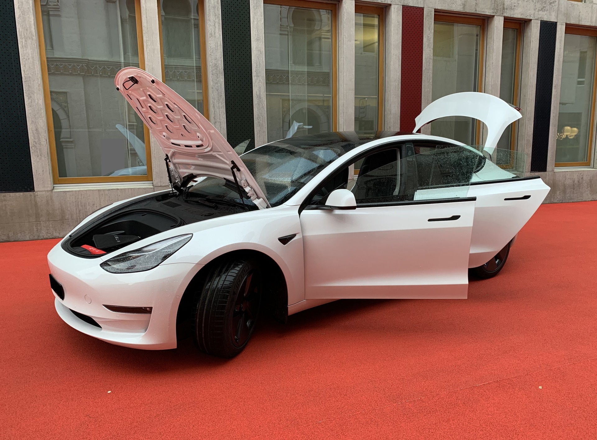 TESLA Model 3 Long Range Dual Motor AWD-image-3