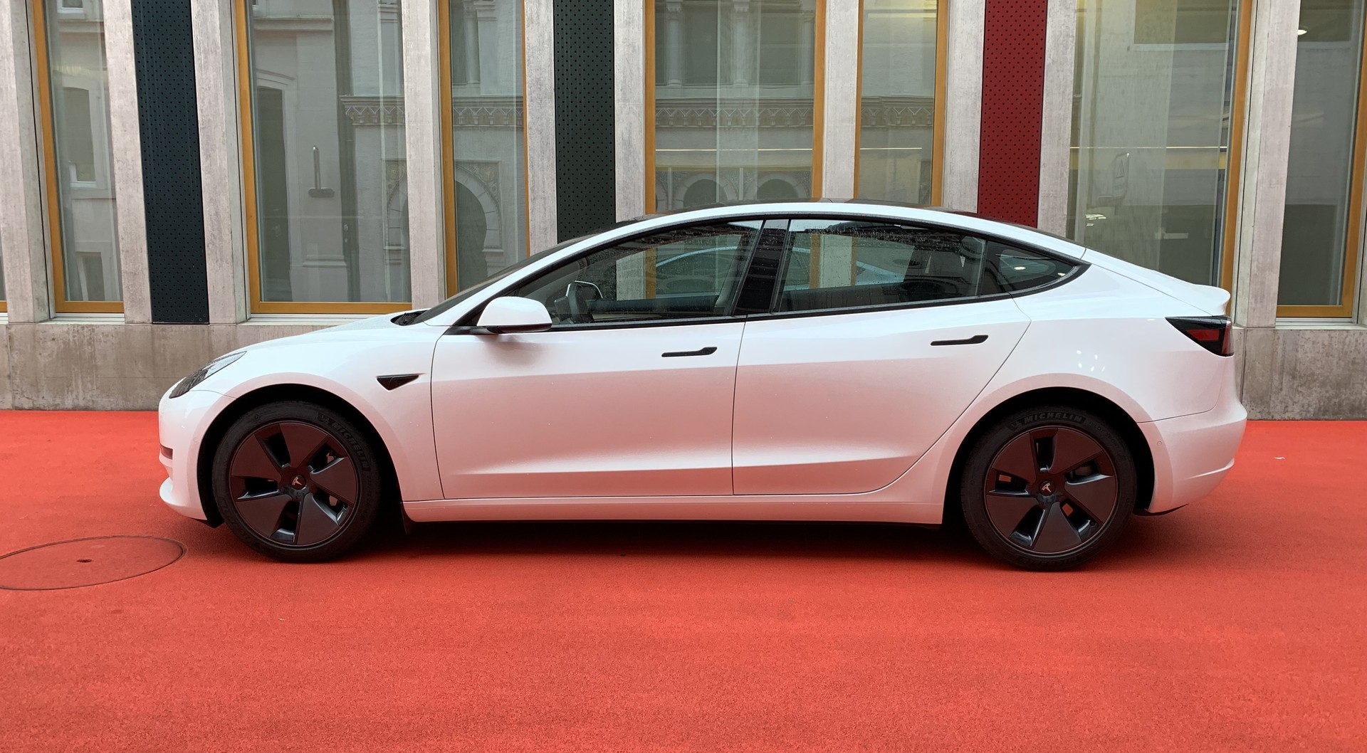 TESLA Model 3 Long Range Dual Motor AWD-image-1