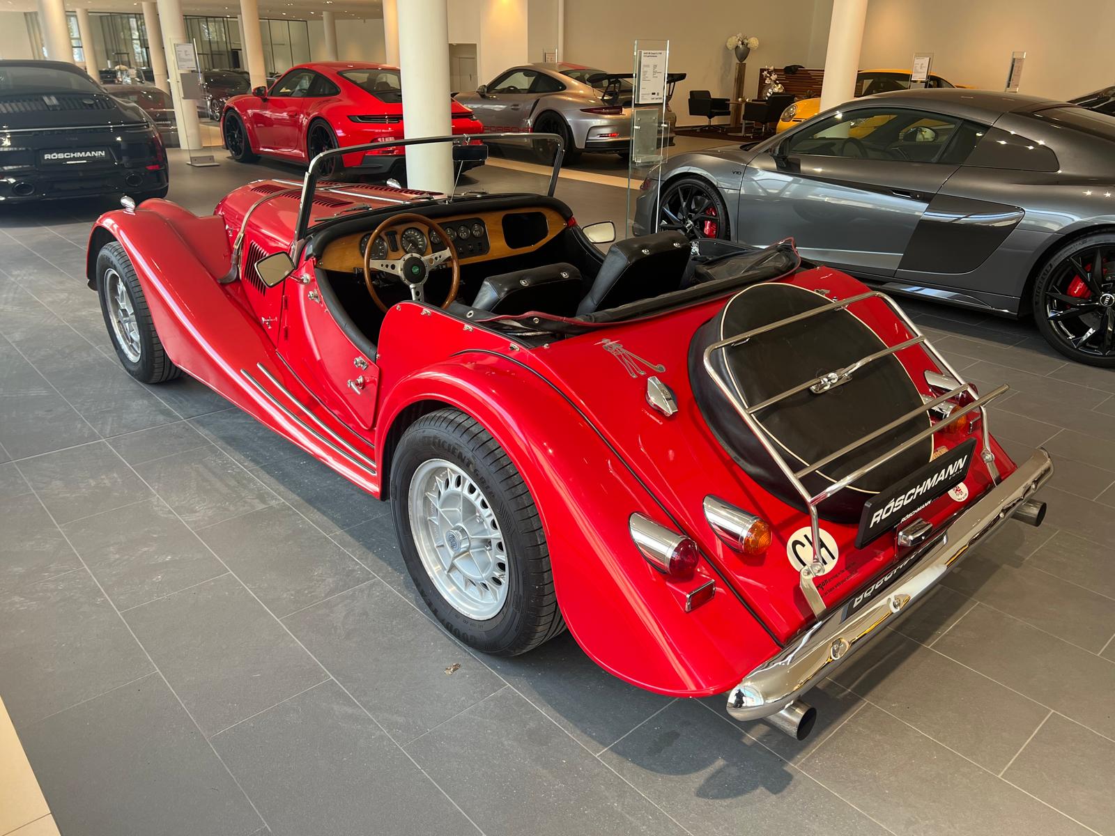 MORGAN PLUS 8-showroom-element-2
