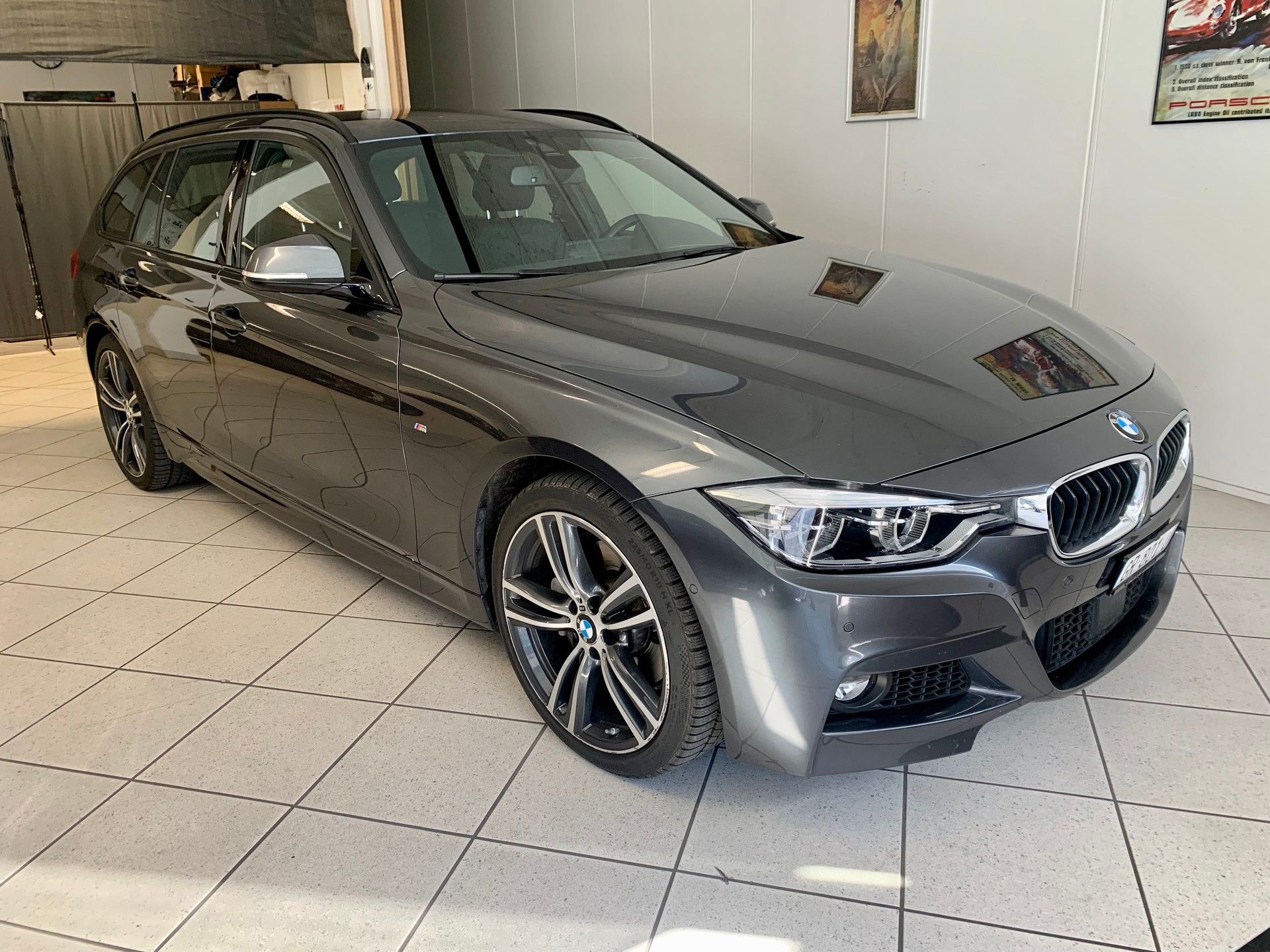 BMW 340i xDrive Touring M-Sport Steptronic-image-0