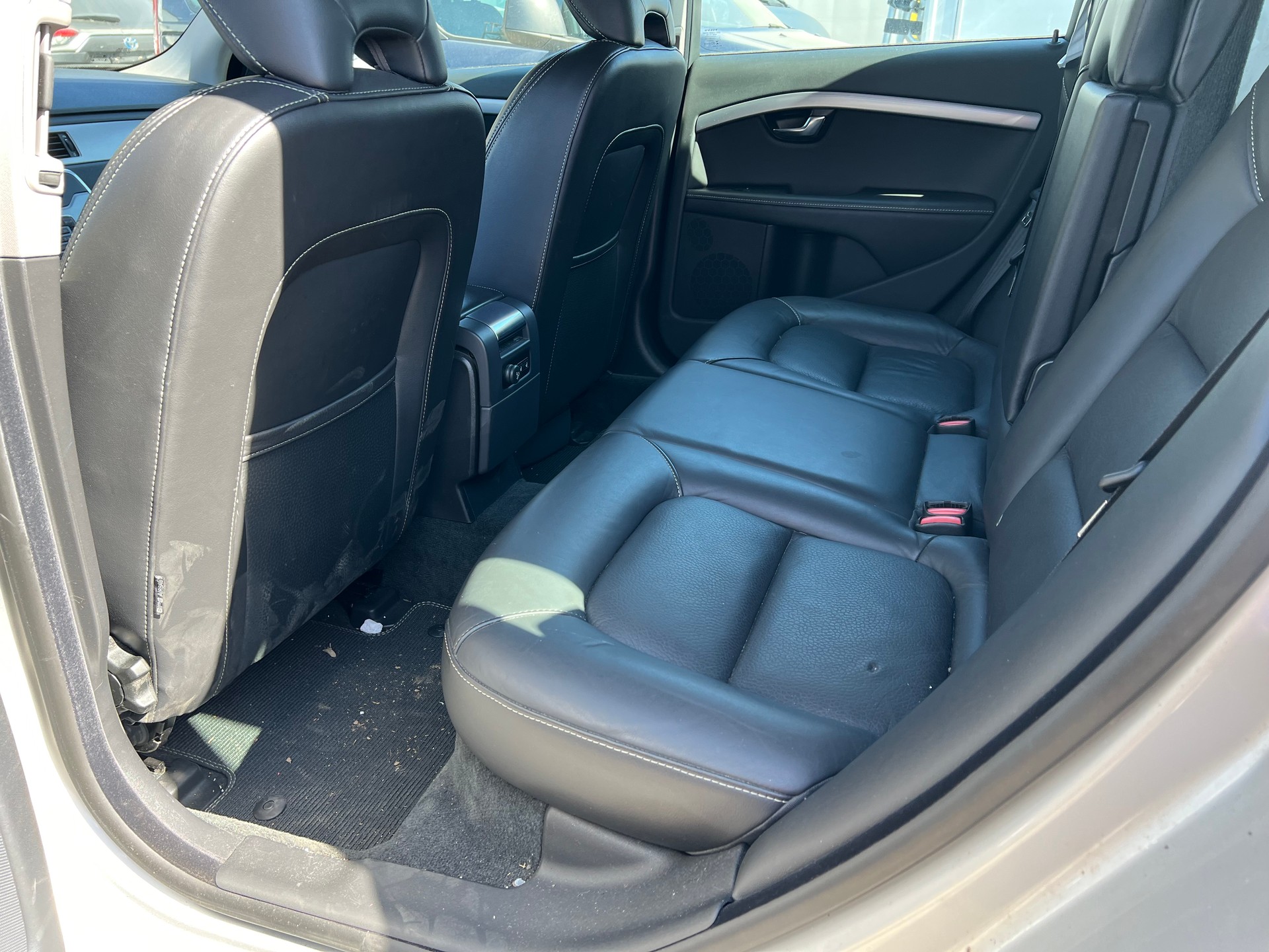 VOLVO V70 D4 Momentum Classic Edition Geartronic-image-8