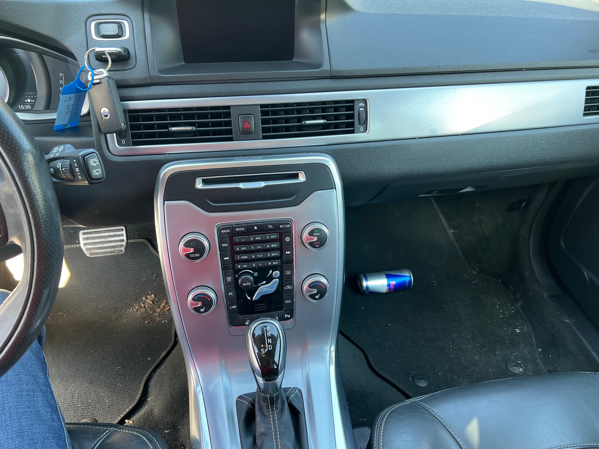 VOLVO V70 D4 Momentum Classic Edition Geartronic-image-7