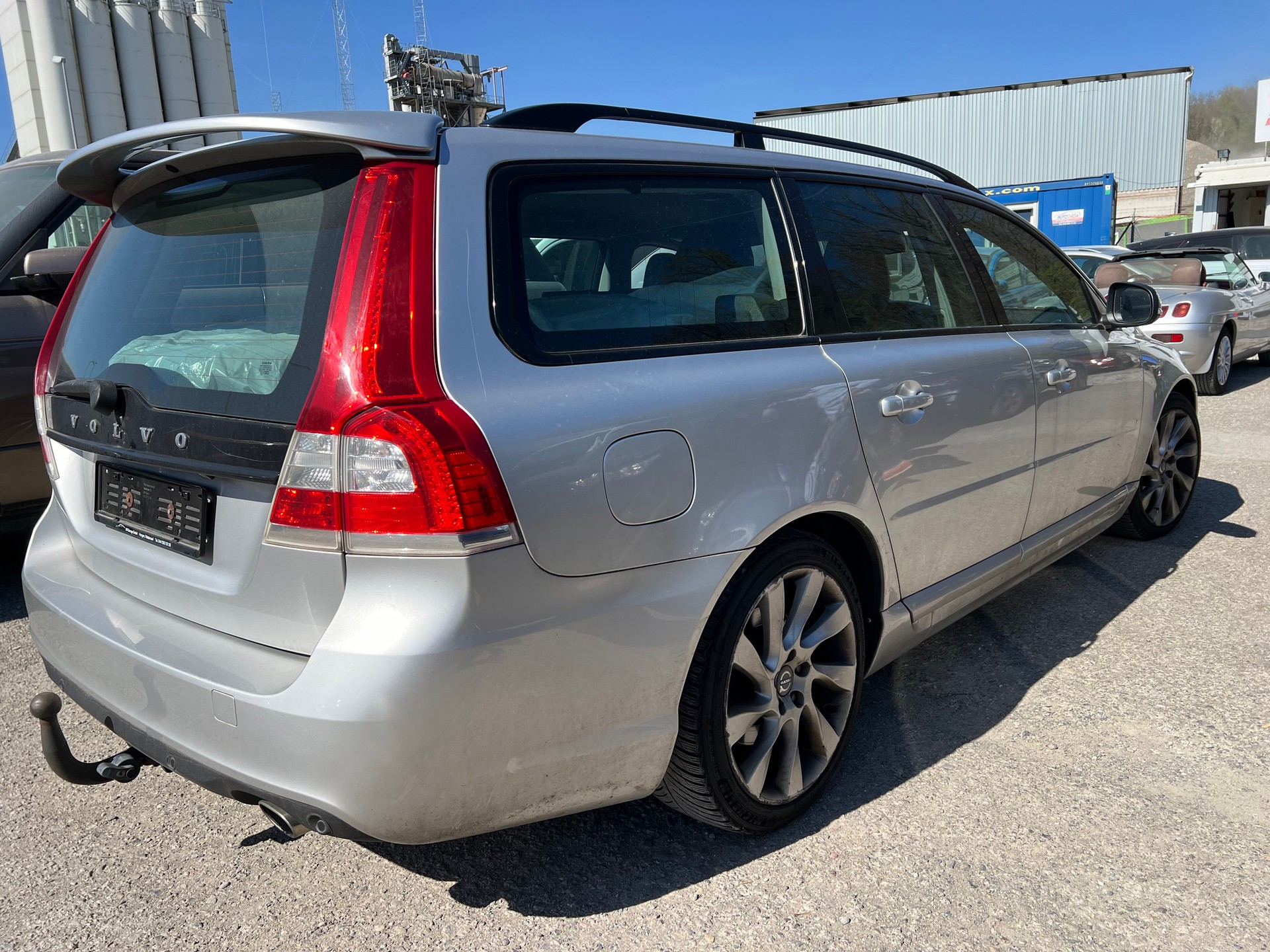 VOLVO V70 D4 Momentum Classic Edition Geartronic-image-2
