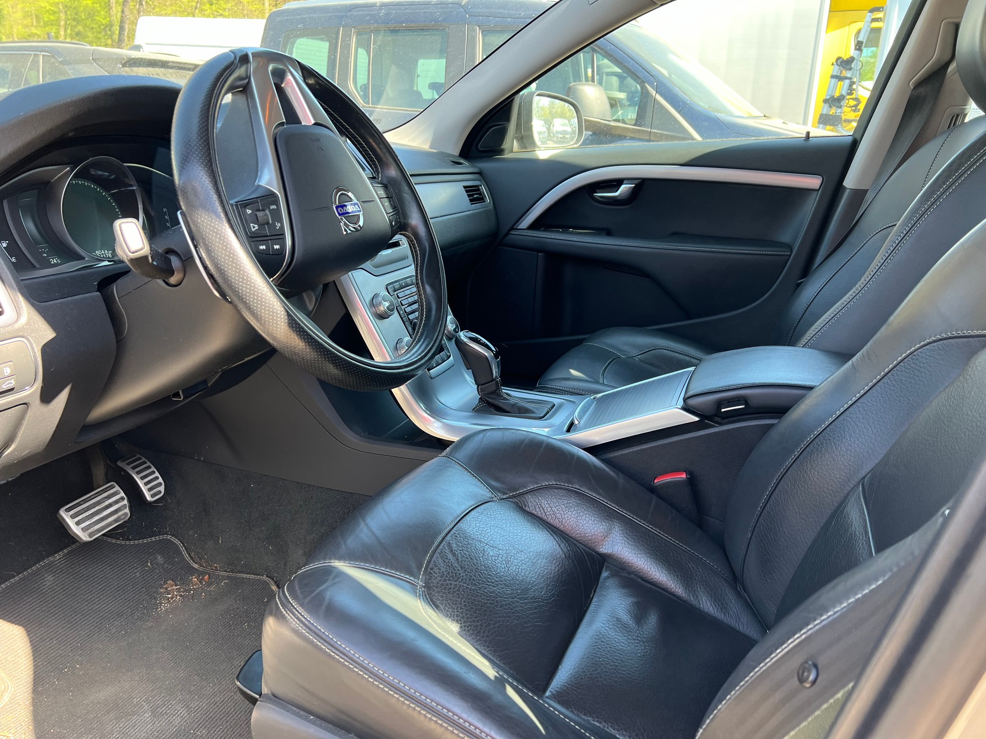 VOLVO V70 D4 Momentum Classic Edition Geartronic-image-5