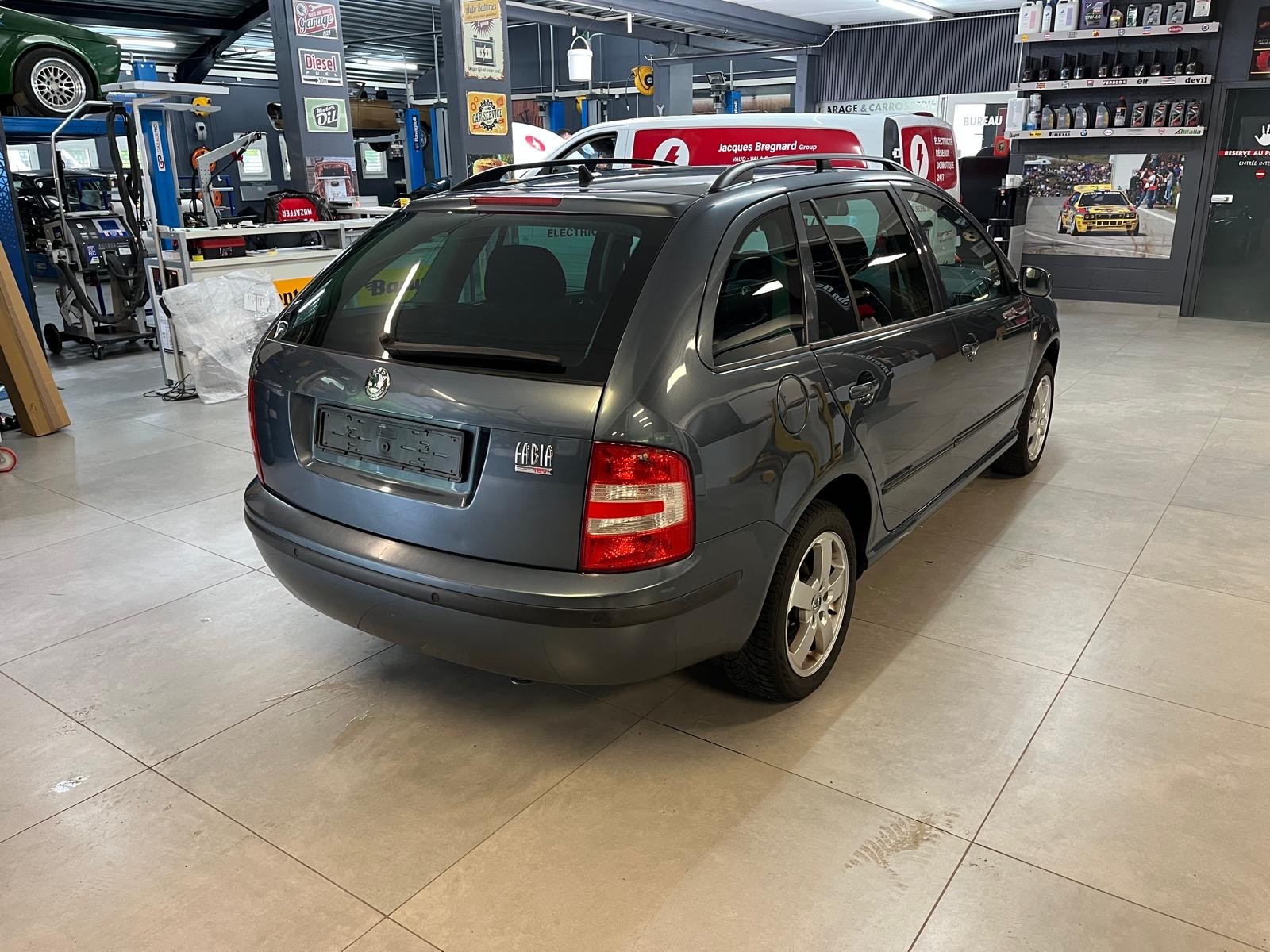 SKODA Fabia 1.4 16V Tour de France-image-6