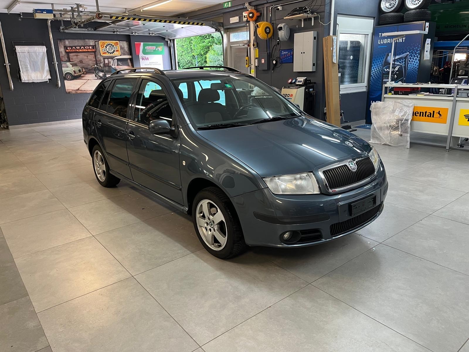 SKODA Fabia 1.4 16V Tour de France-image-2