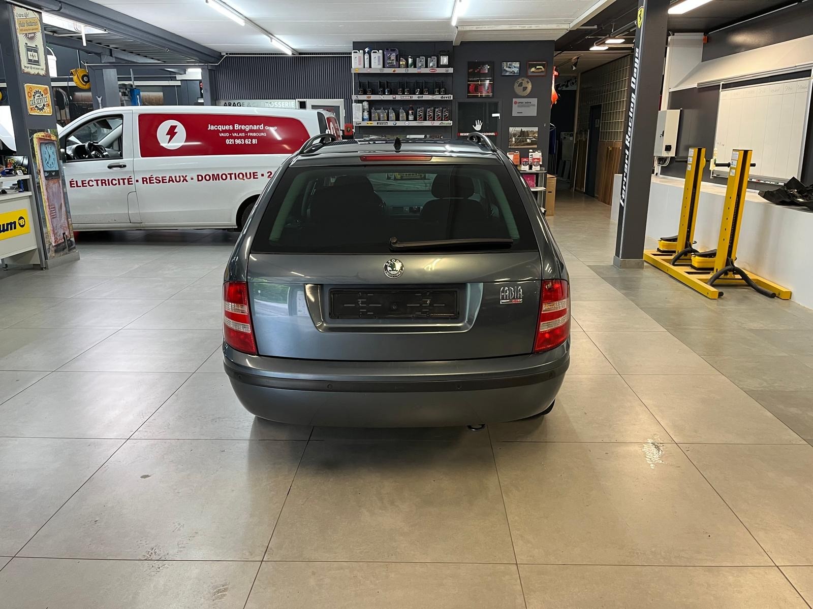 SKODA Fabia 1.4 16V Tour de France-image-5