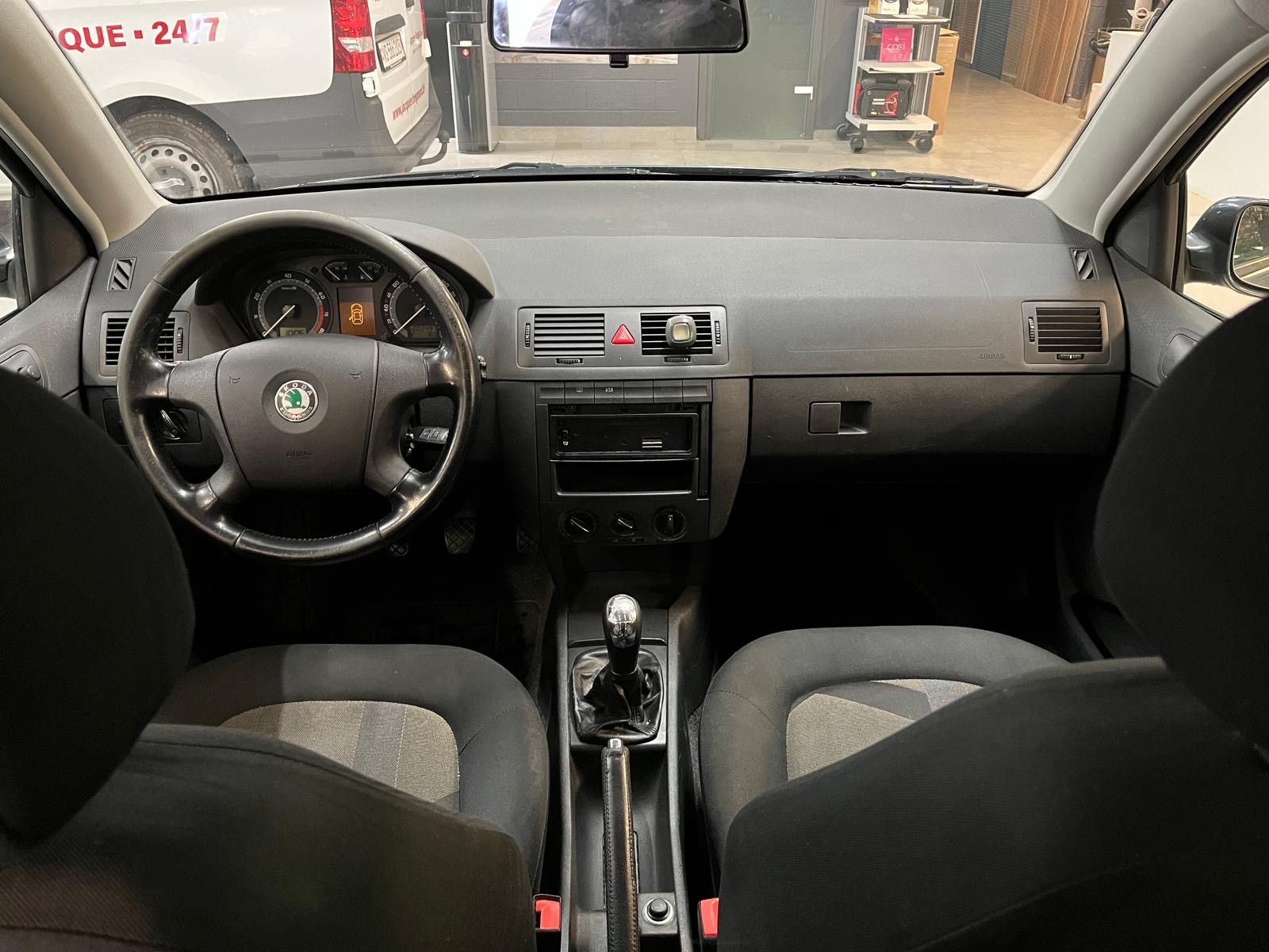 SKODA Fabia 1.4 16V Tour de France-image-13