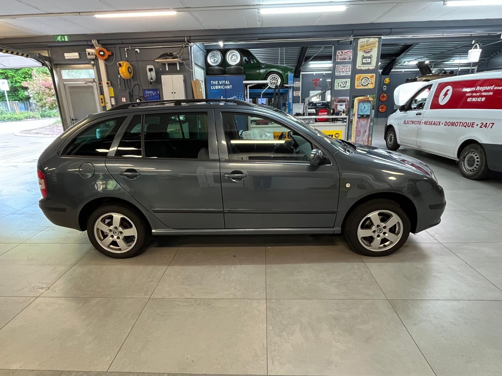 SKODA Fabia 1.4 16V Tour de France-image-3