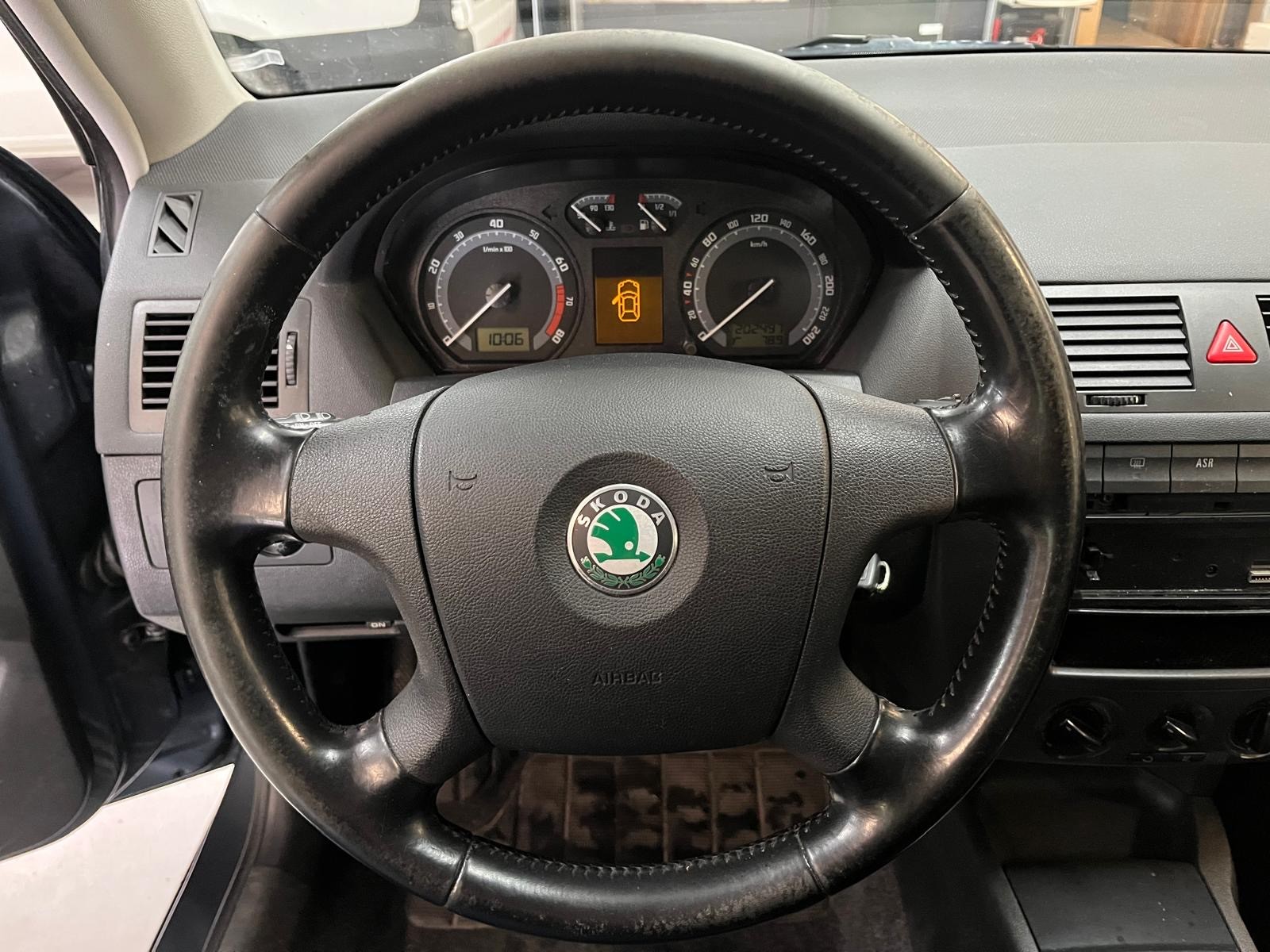 SKODA Fabia 1.4 16V Tour de France-image-12