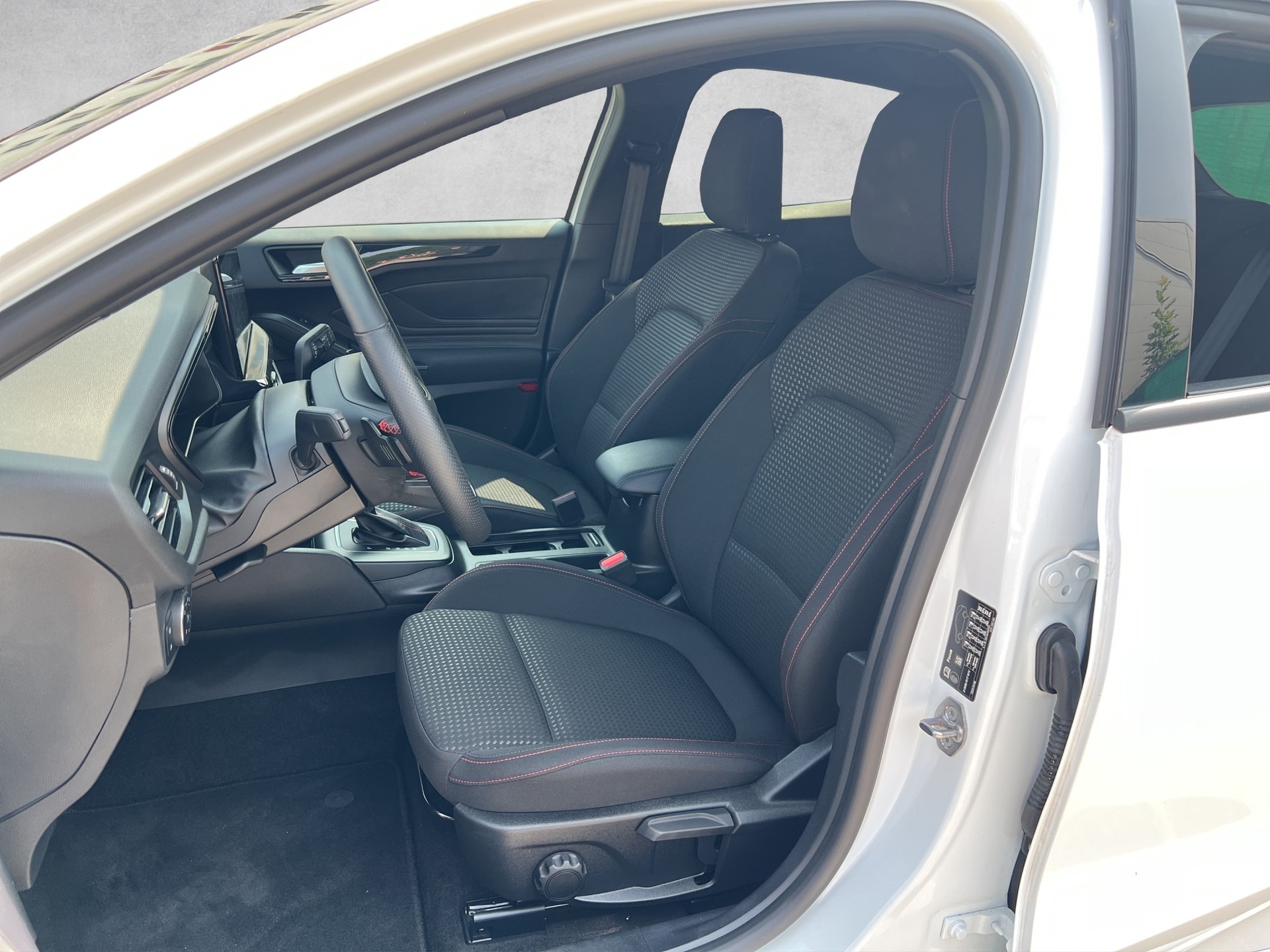 FORD Focus 1.0 MHEV ST-Line Automat-image-5