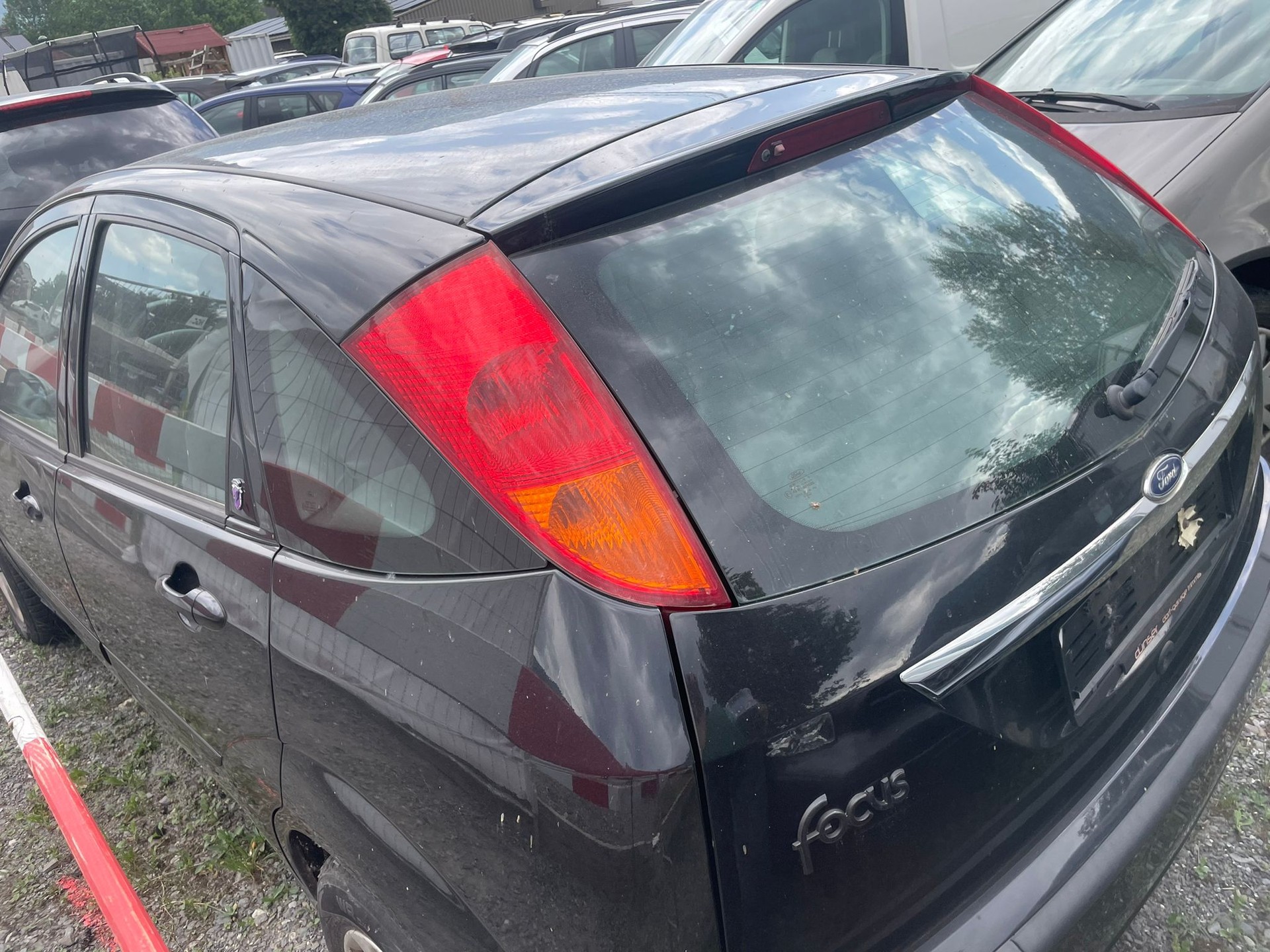 FORD Focus 2.0i 16V-image-11