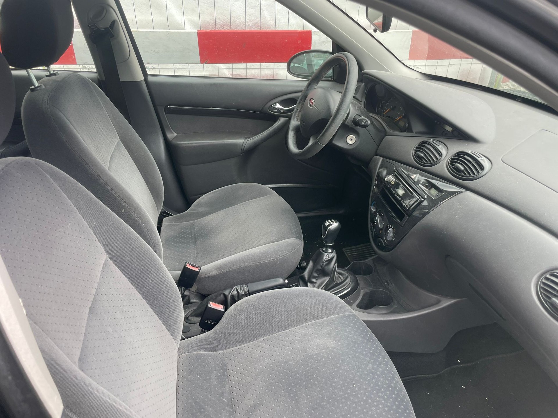 FORD Focus 2.0i 16V-image-7